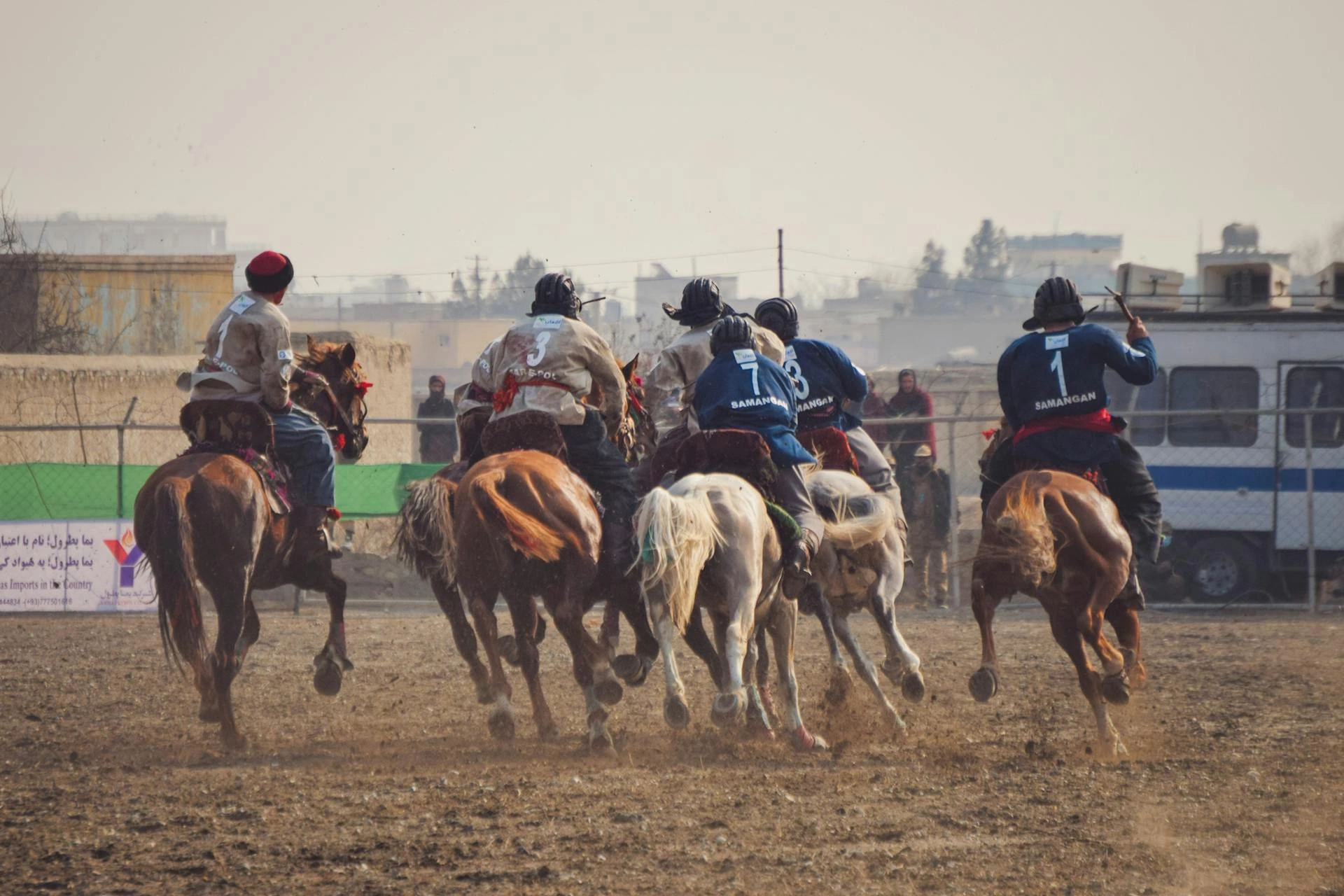 Män spelar Buzkashi i Afghanistan