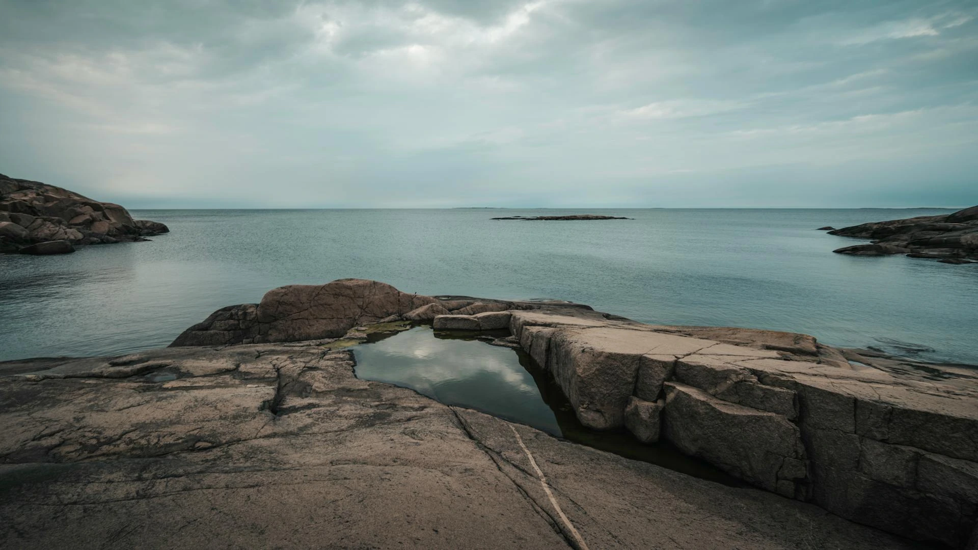 Klippig kustlinje på Åland