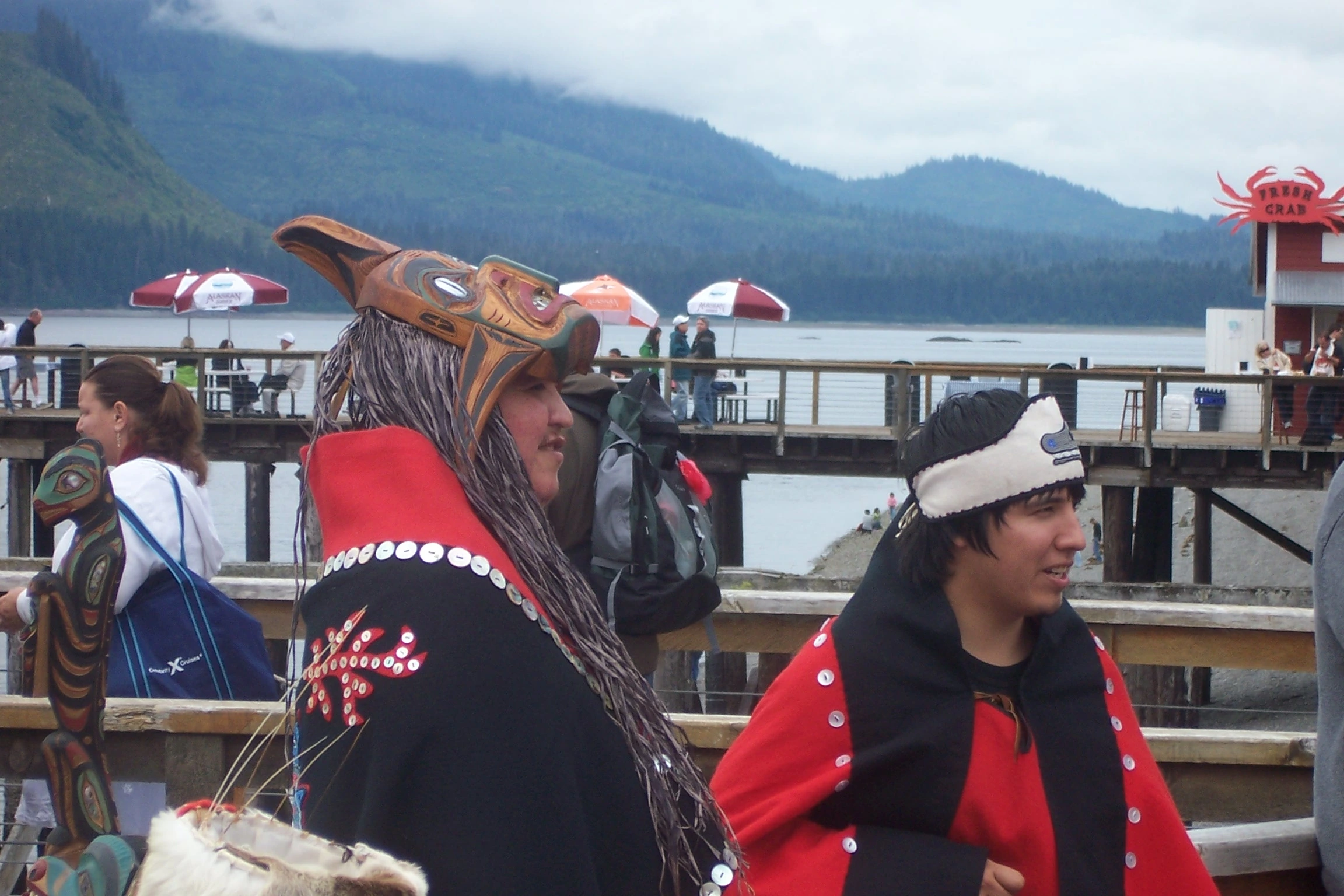 Tlingit-folk vid Icy Strait Point, Alaska