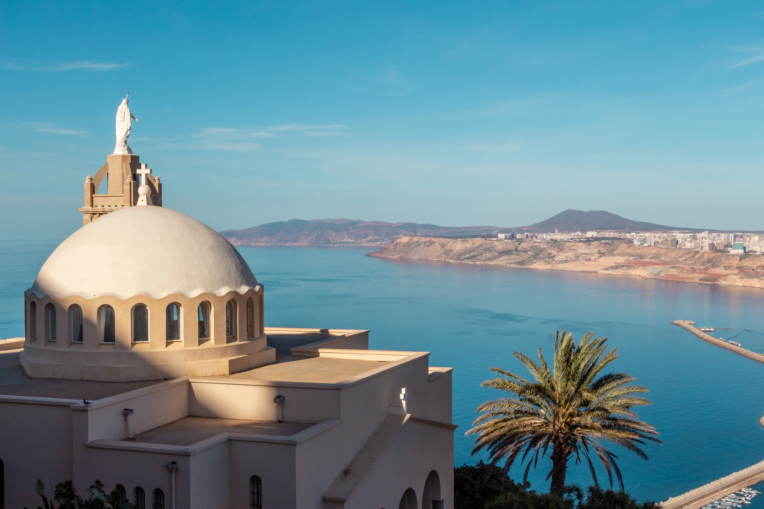 Panoramavy över Oran med Santa Cruz-kapellet, Algeriet