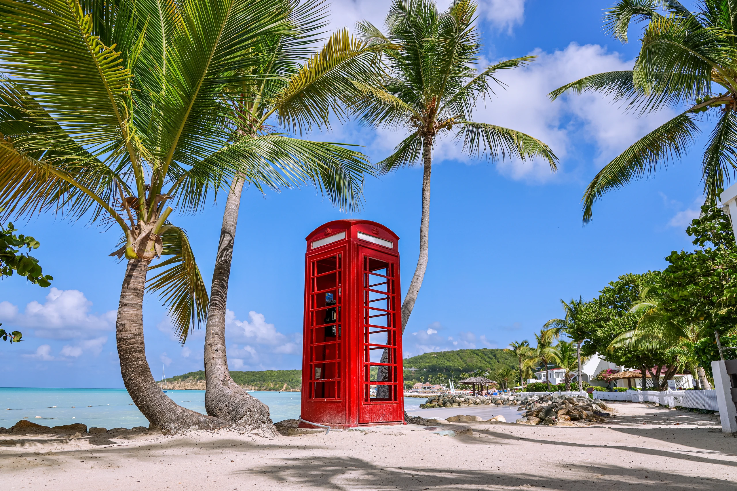 Engelsk telefonkiosk vid Dickenson Bay, Antigua och Barbuda