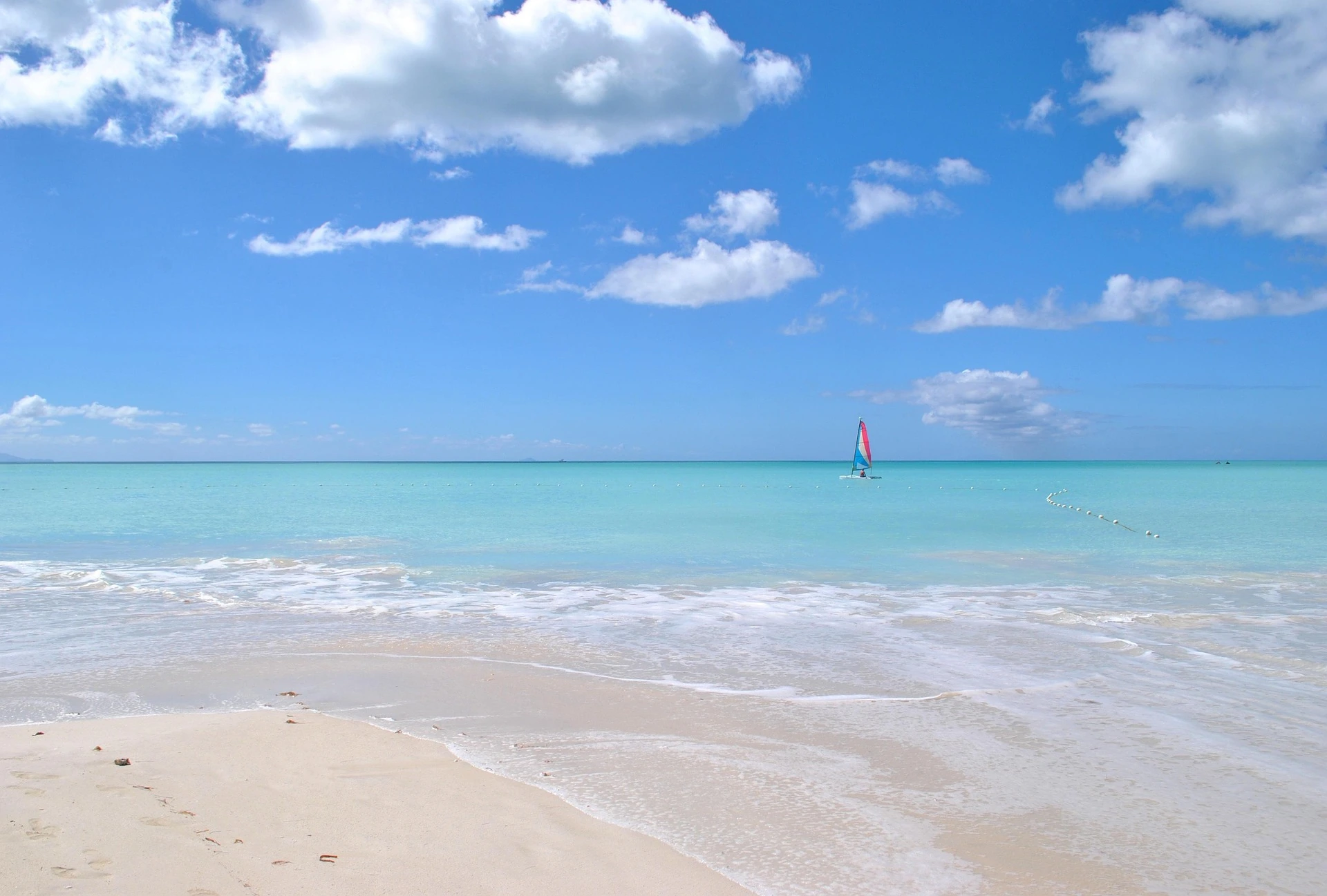 Karibisk strand i Antigua, Antigua och Barbuda