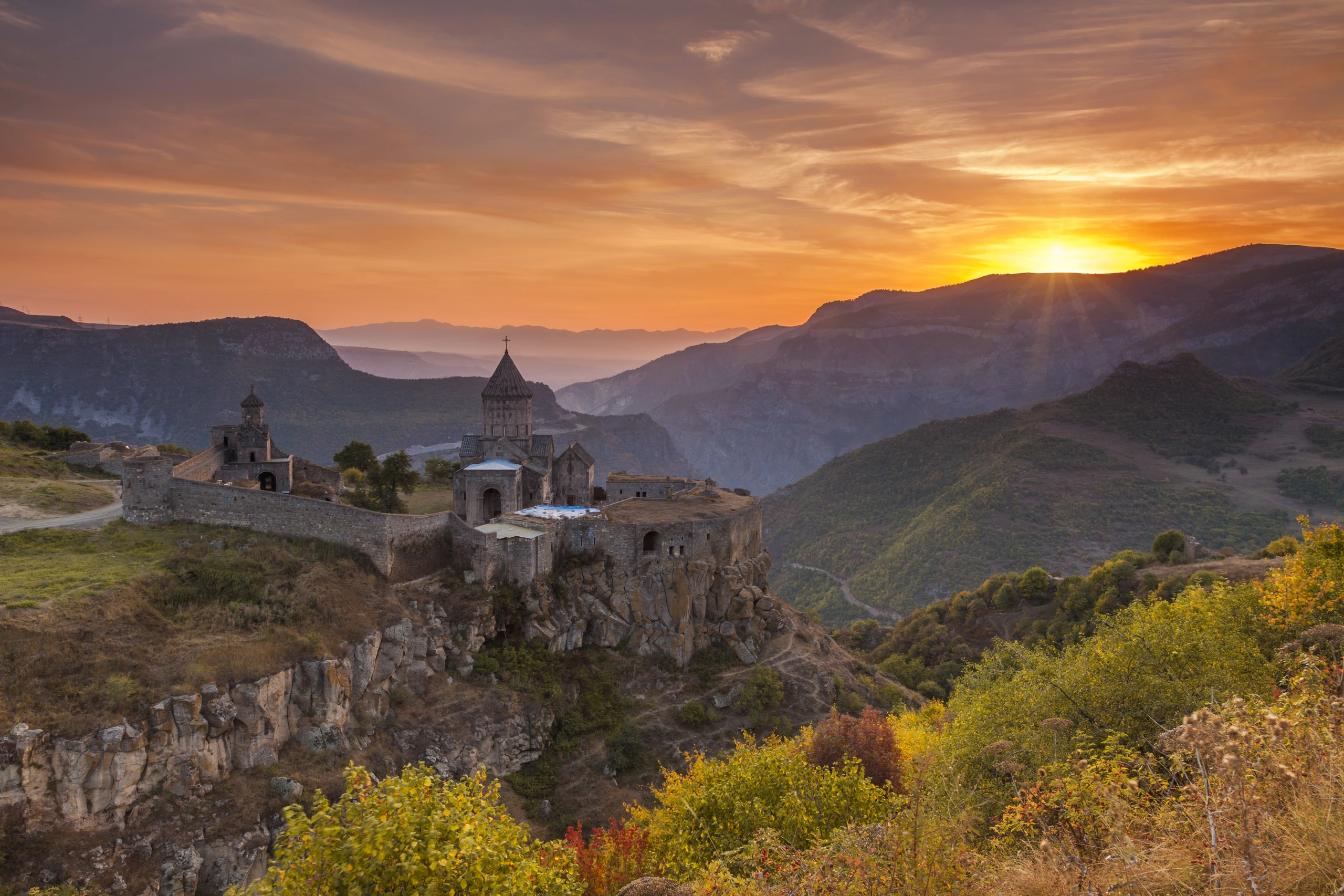 Tatev kloster i solnedgången, Armenien