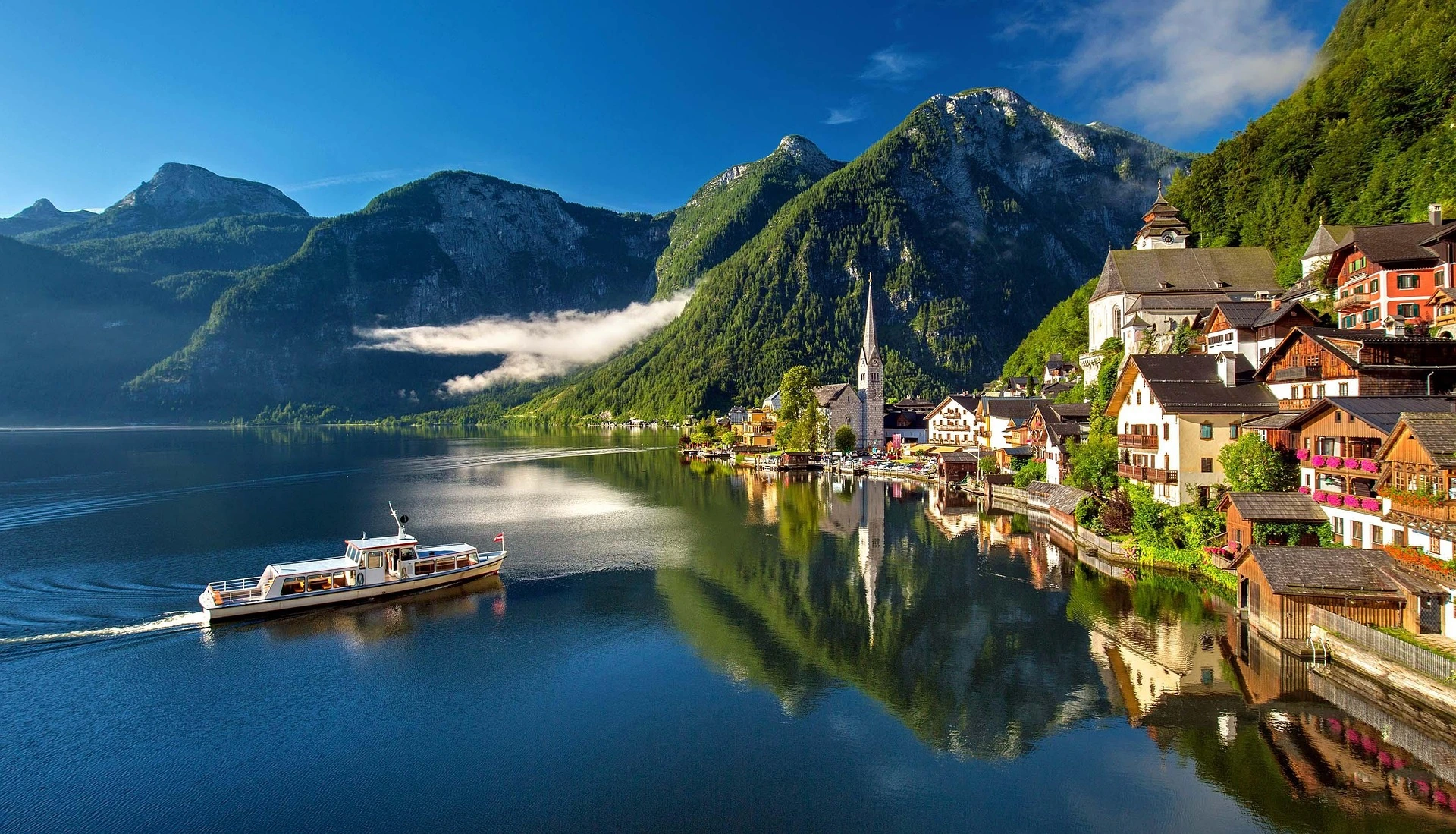 Hallstatt, bergsjö i Österrike