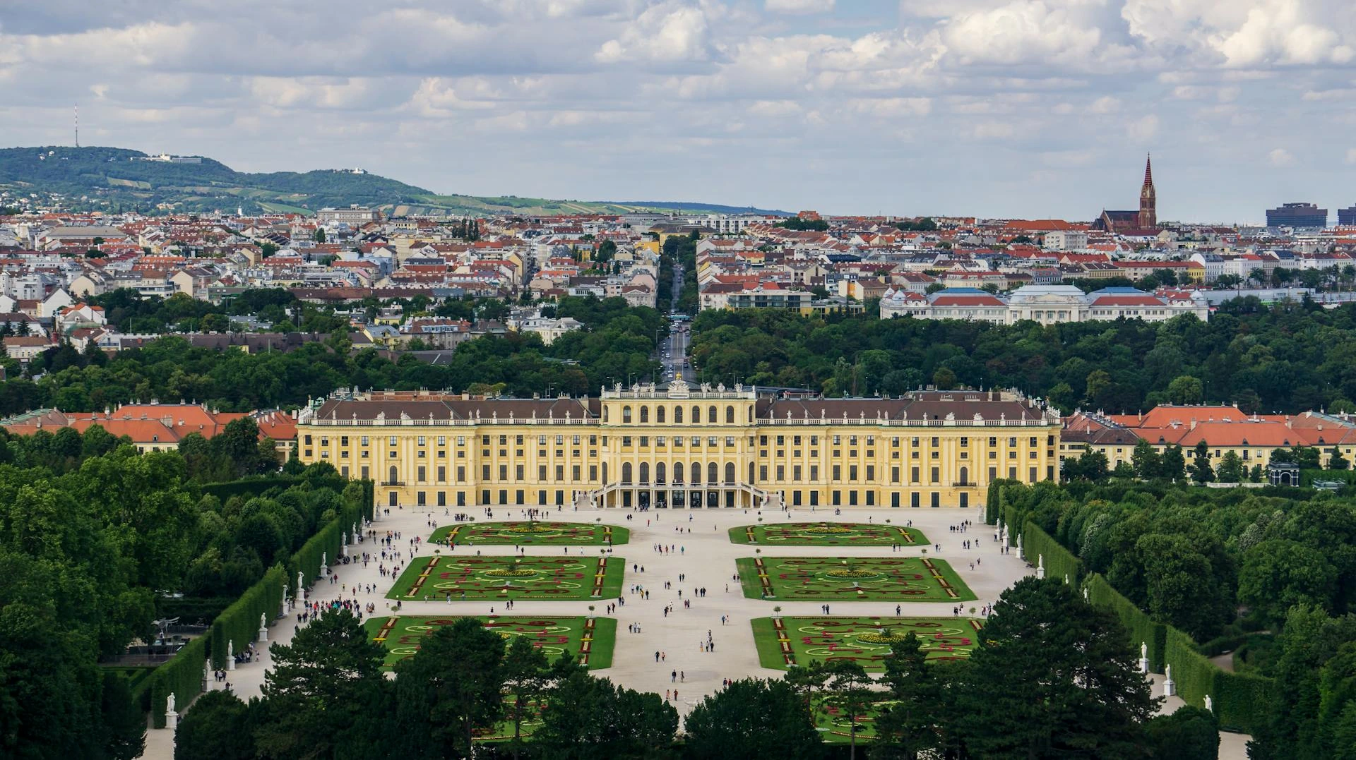 Schönbrunns slott i drönarblick, Österrike