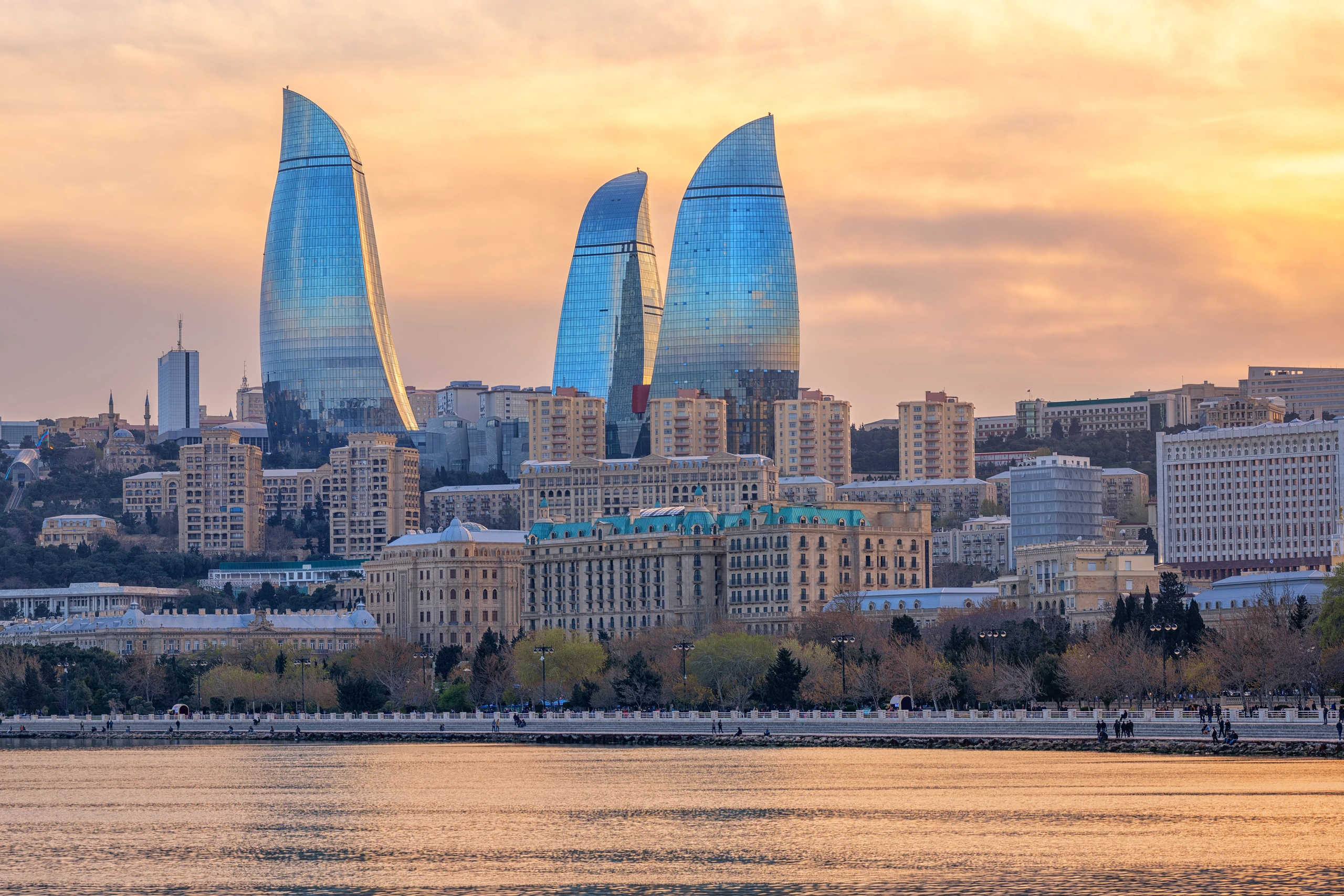 Utsikt över Baku och Flower Tower, Azerbajdzjan
