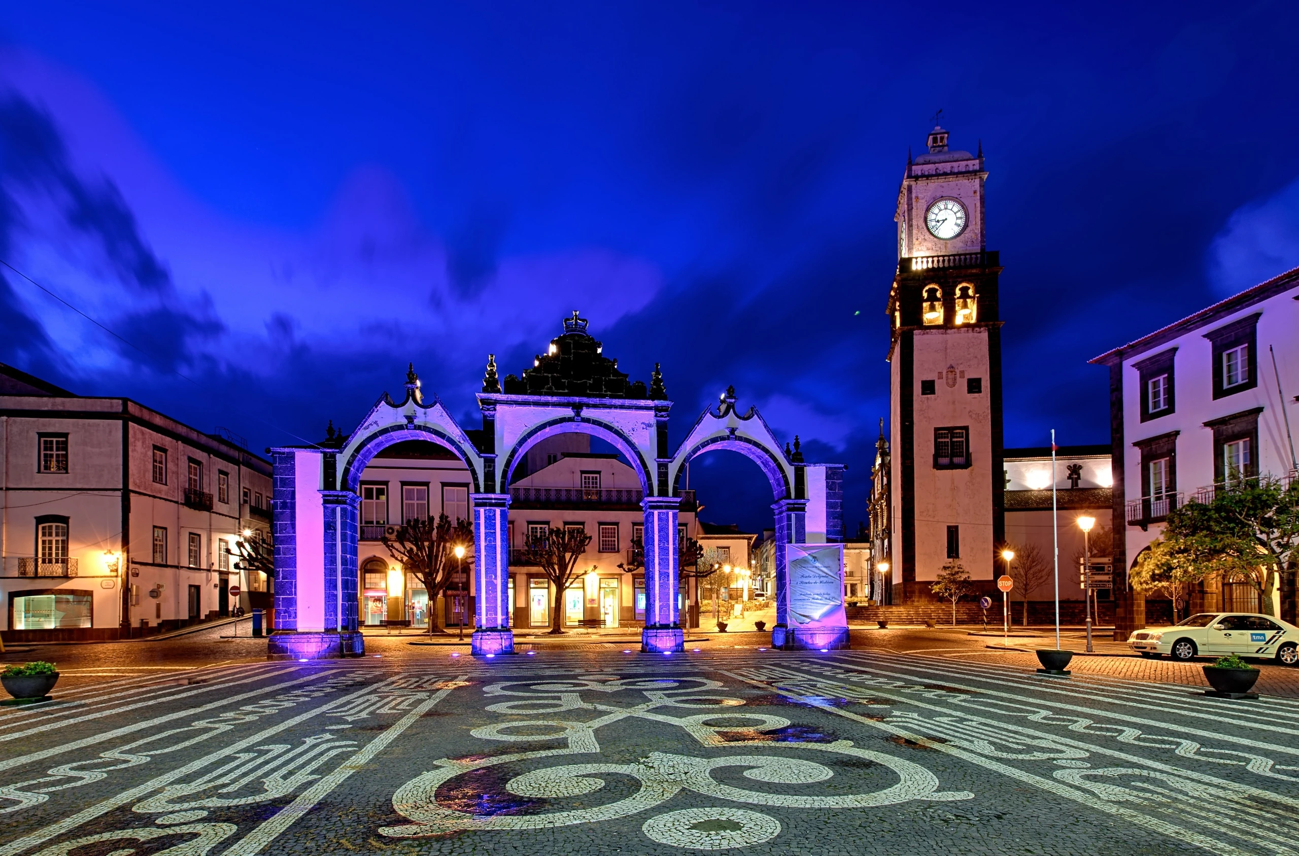 Portas da Cidade i Ponta Delgada, Azorerna