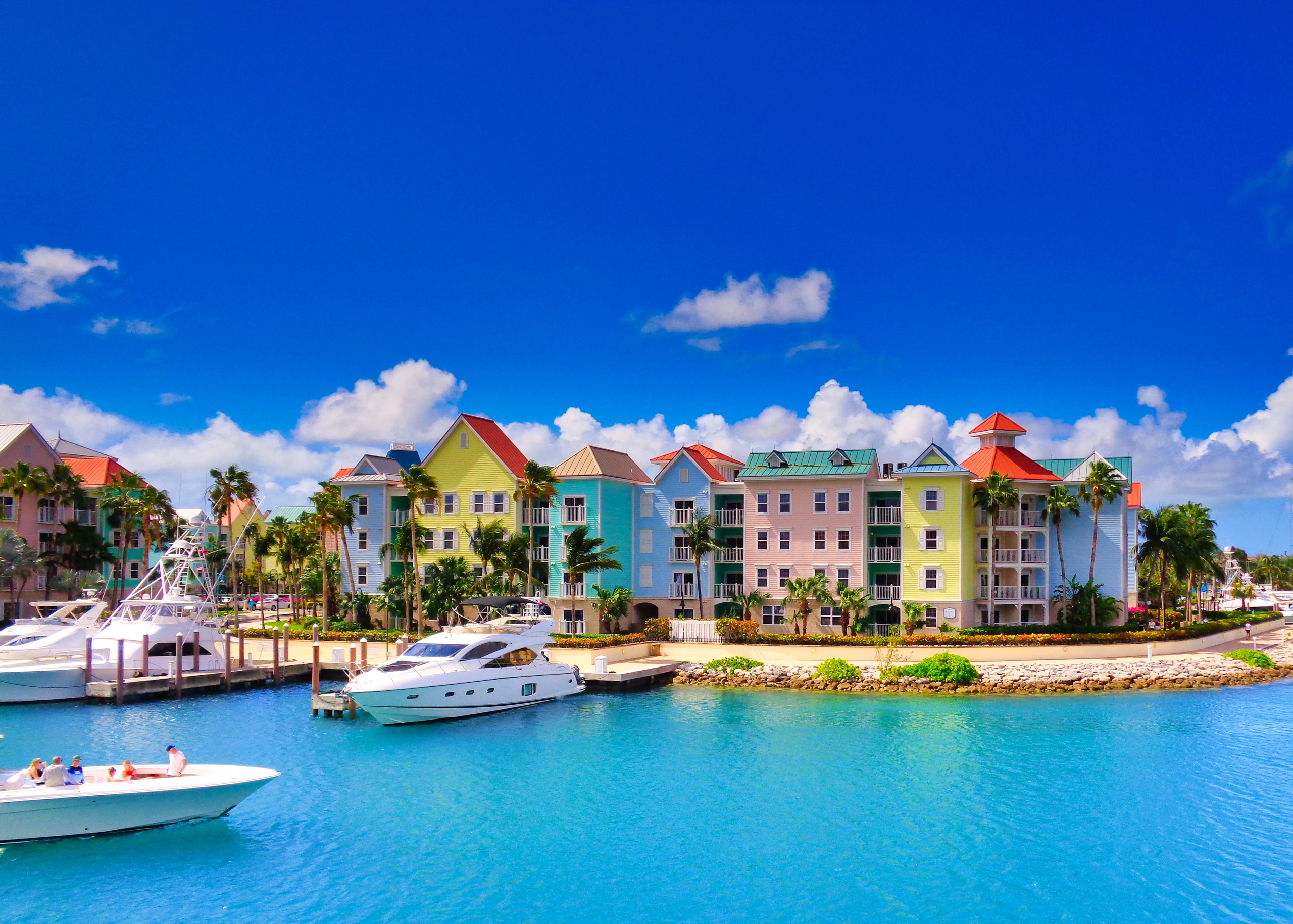 Färgglada hus i Nassau, Bahamas