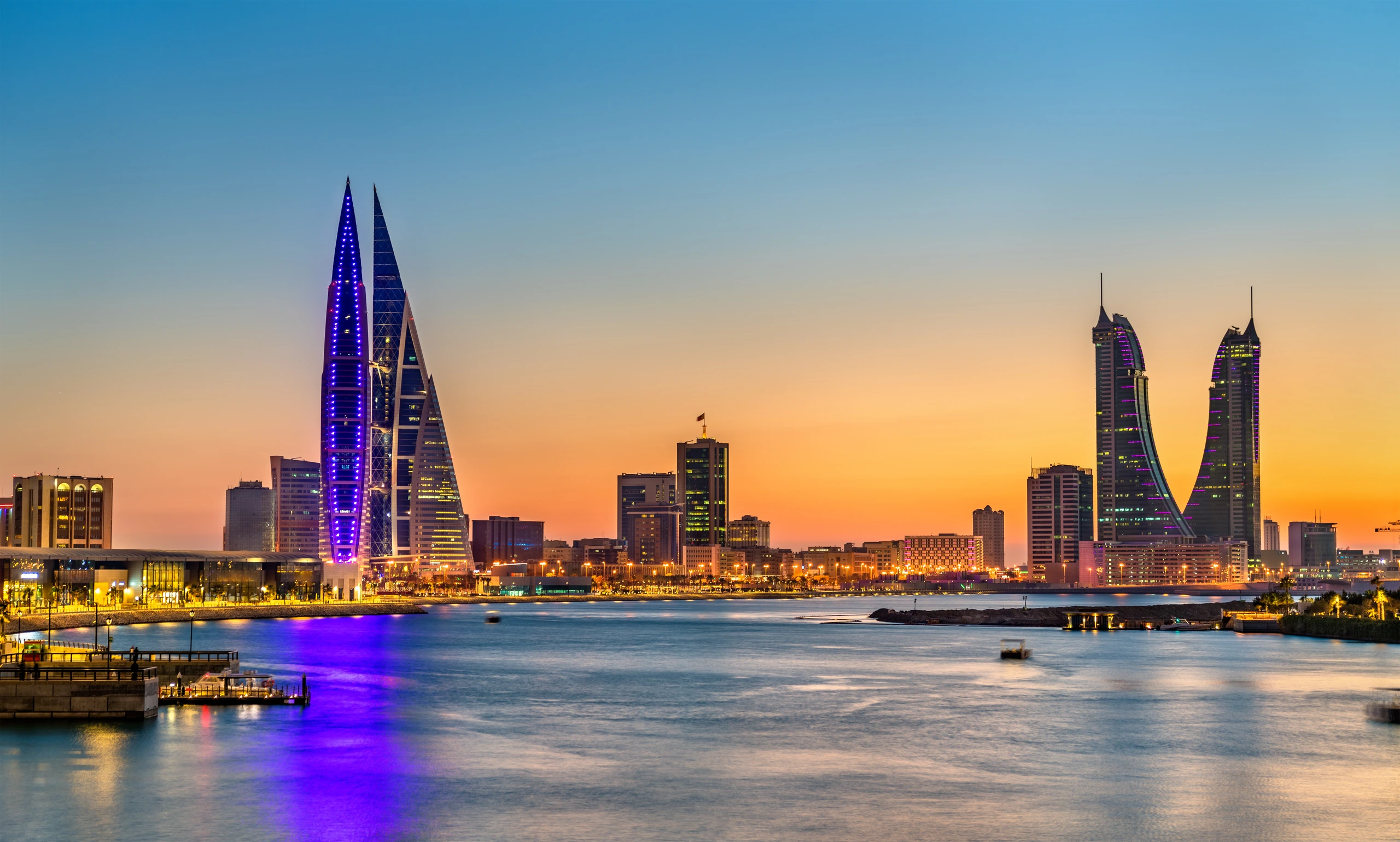 Skyline över Manama i solnedgången, Bahrain