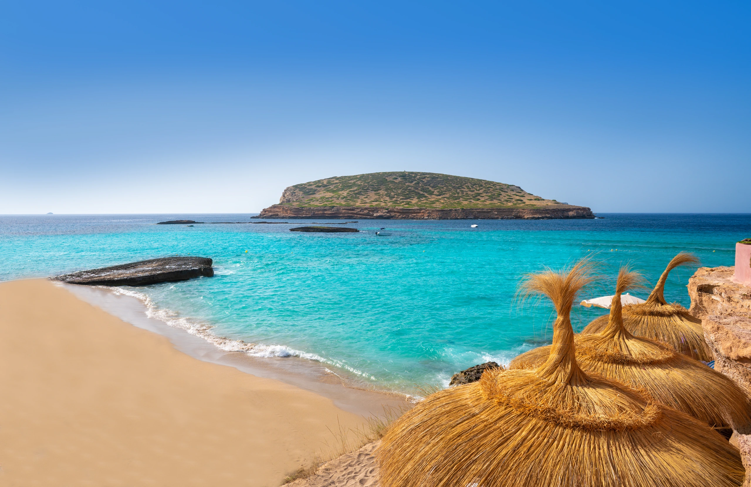 Cala Comte strand på Ibiza, Baleariska öarna