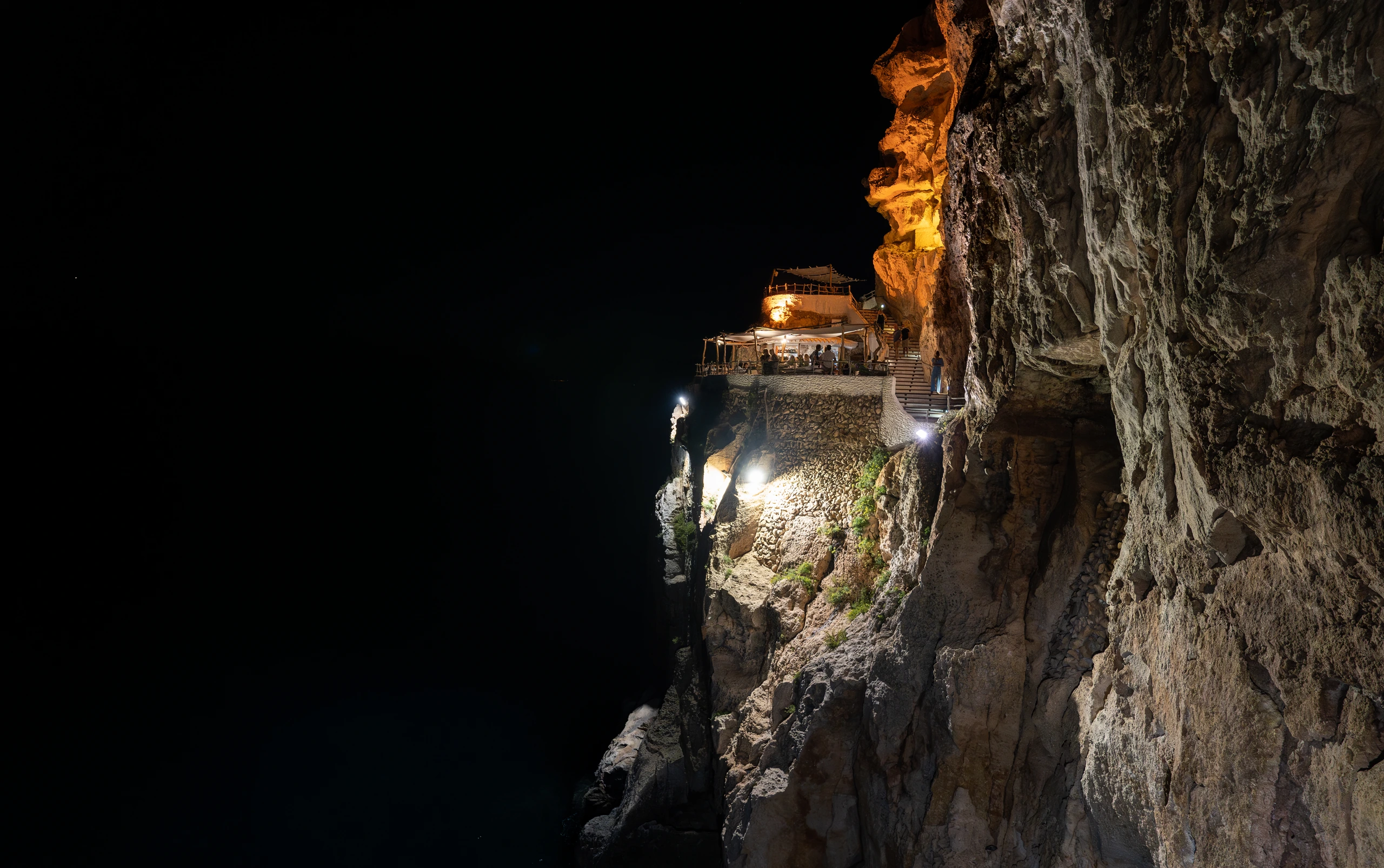 Cova d'en Xoroi i Menorca, Baleariska öarna