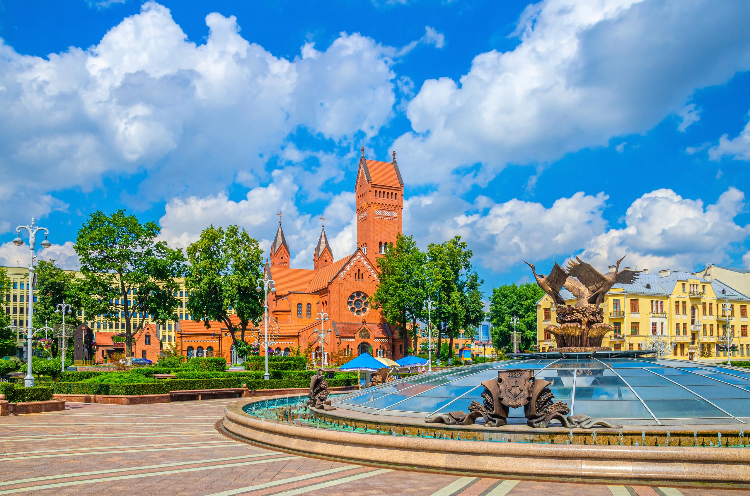 Saints Simon och Helena kyrkan, Belarus