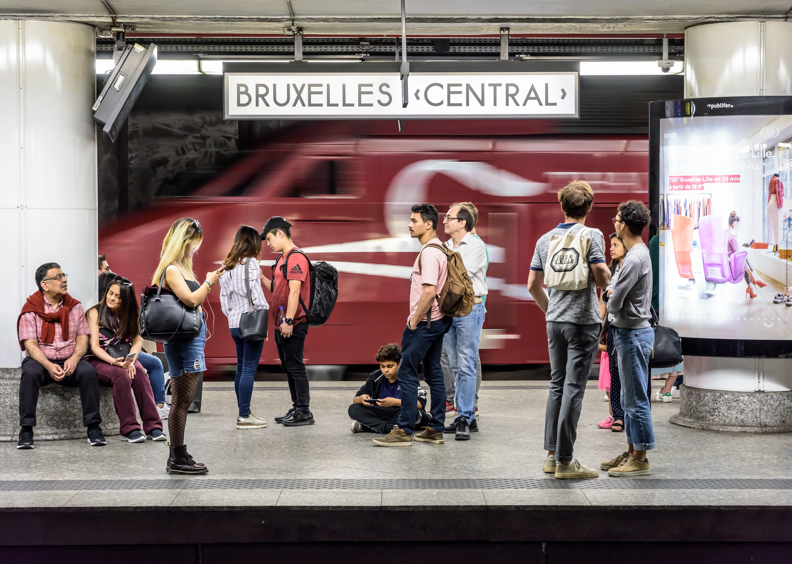 Bryssels Central Station med Thalys-tåg, Belgien