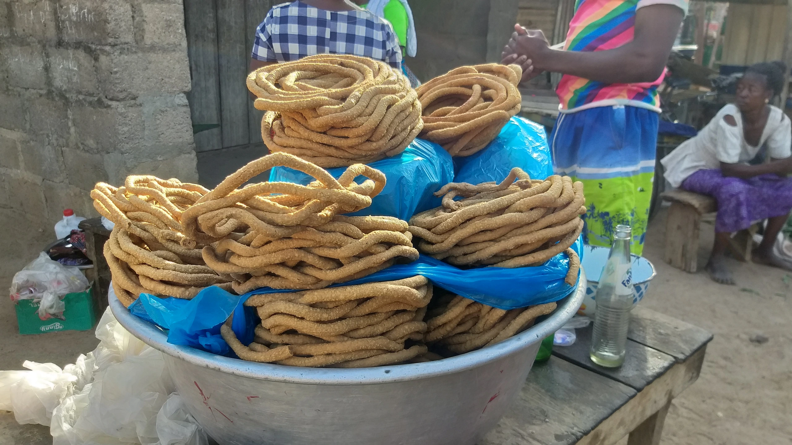 Kuli kuli, en lokal snackspecialitet, Benin