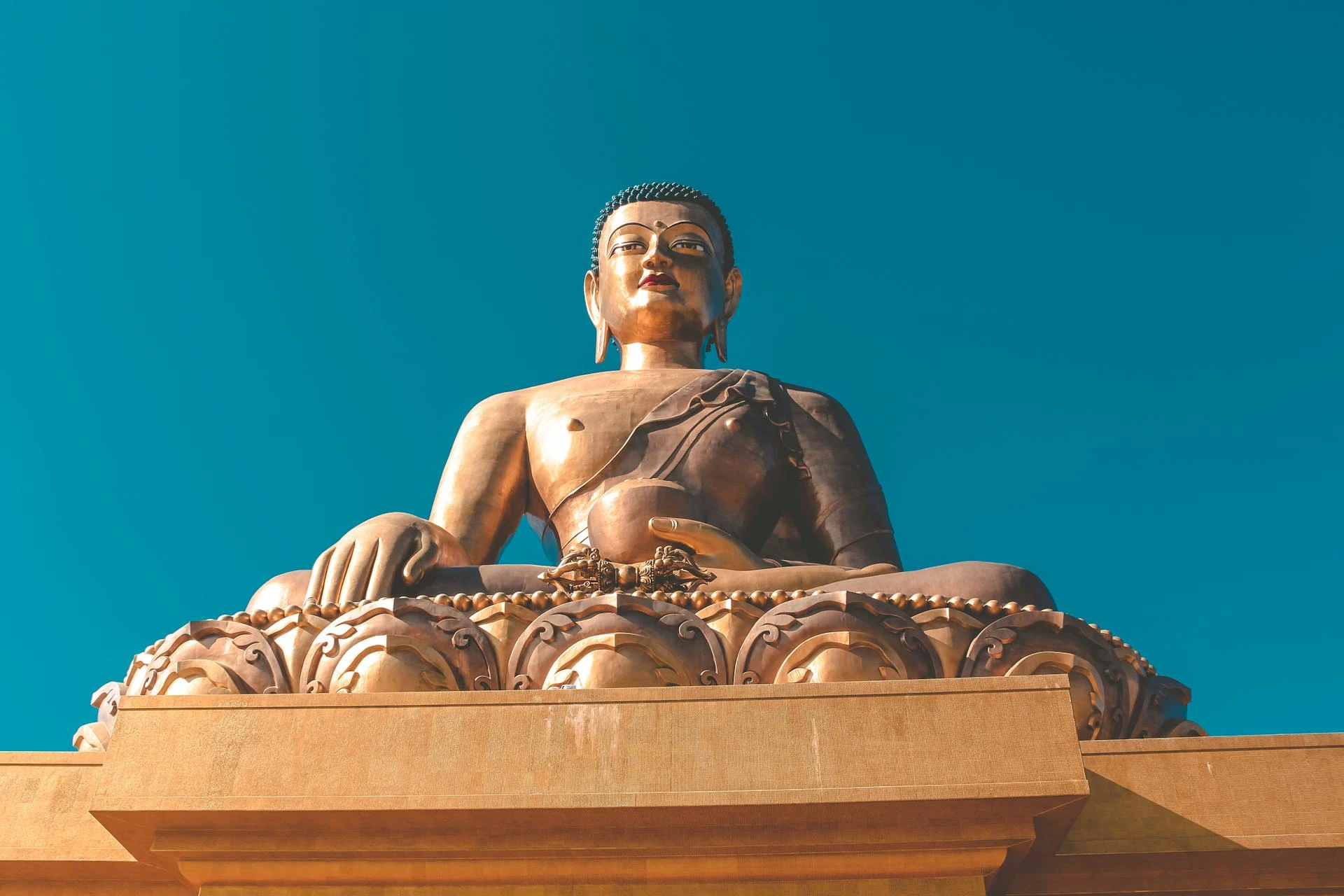 Buddha-statyn i Bhutan