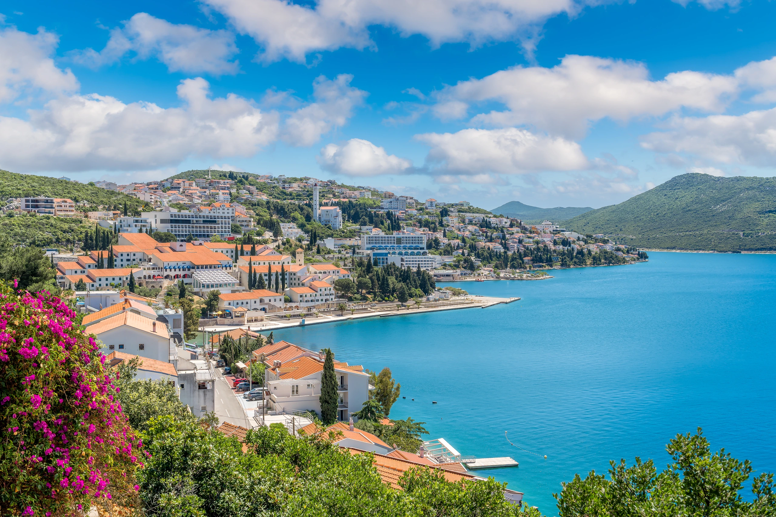 Charmig kuststad i Neum, Bosnien och Hercegovina