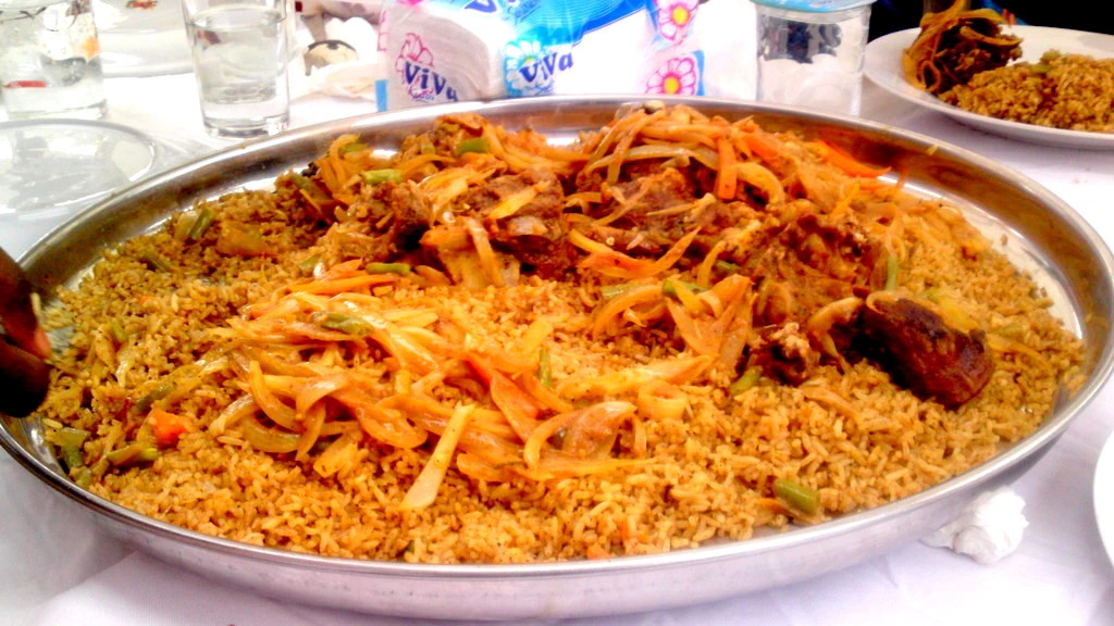 Riz gras rouge med nötkött, Burkina Faso