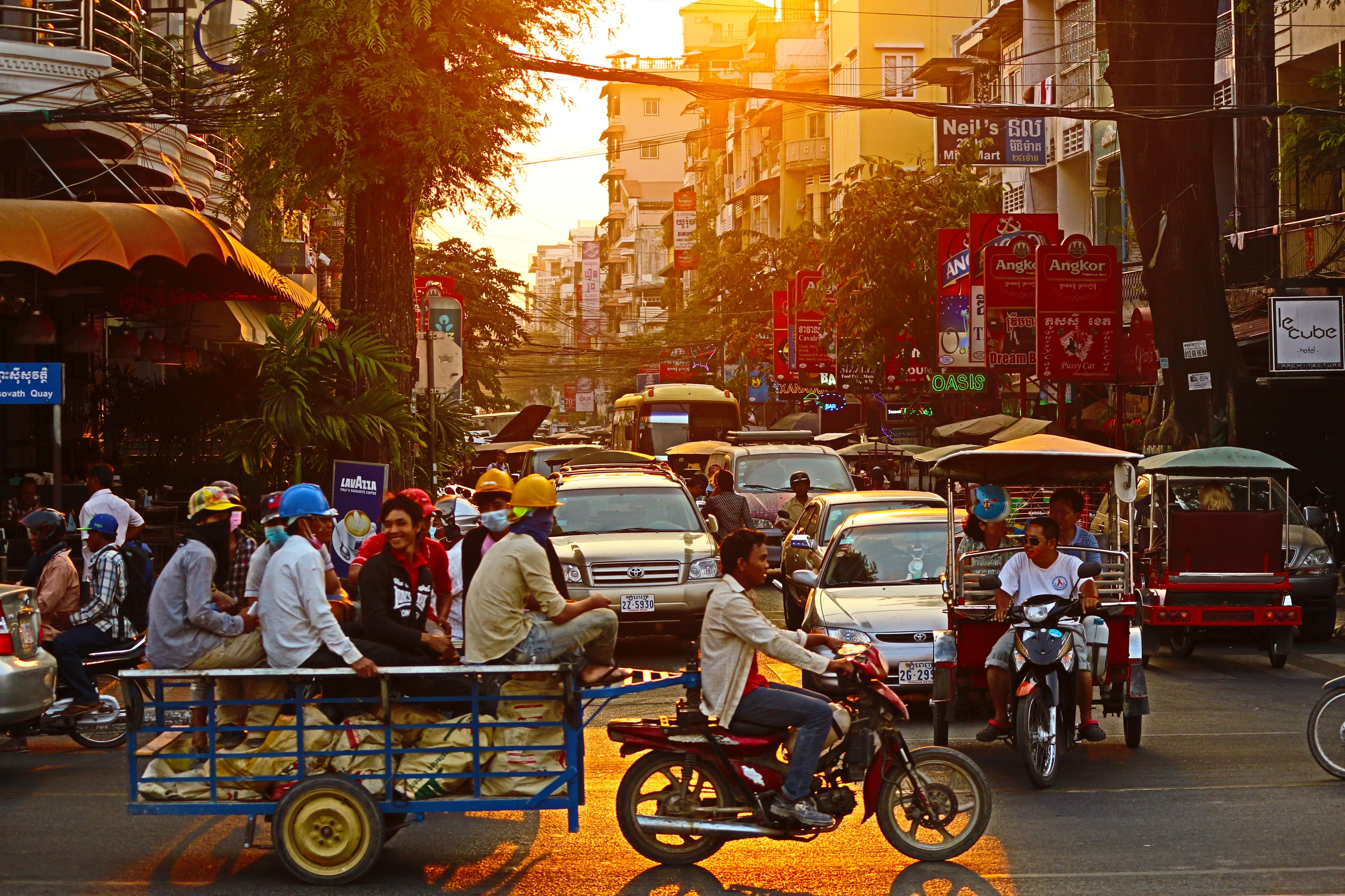 Vardag i rusningstid i Phnom Penh, Kambodja