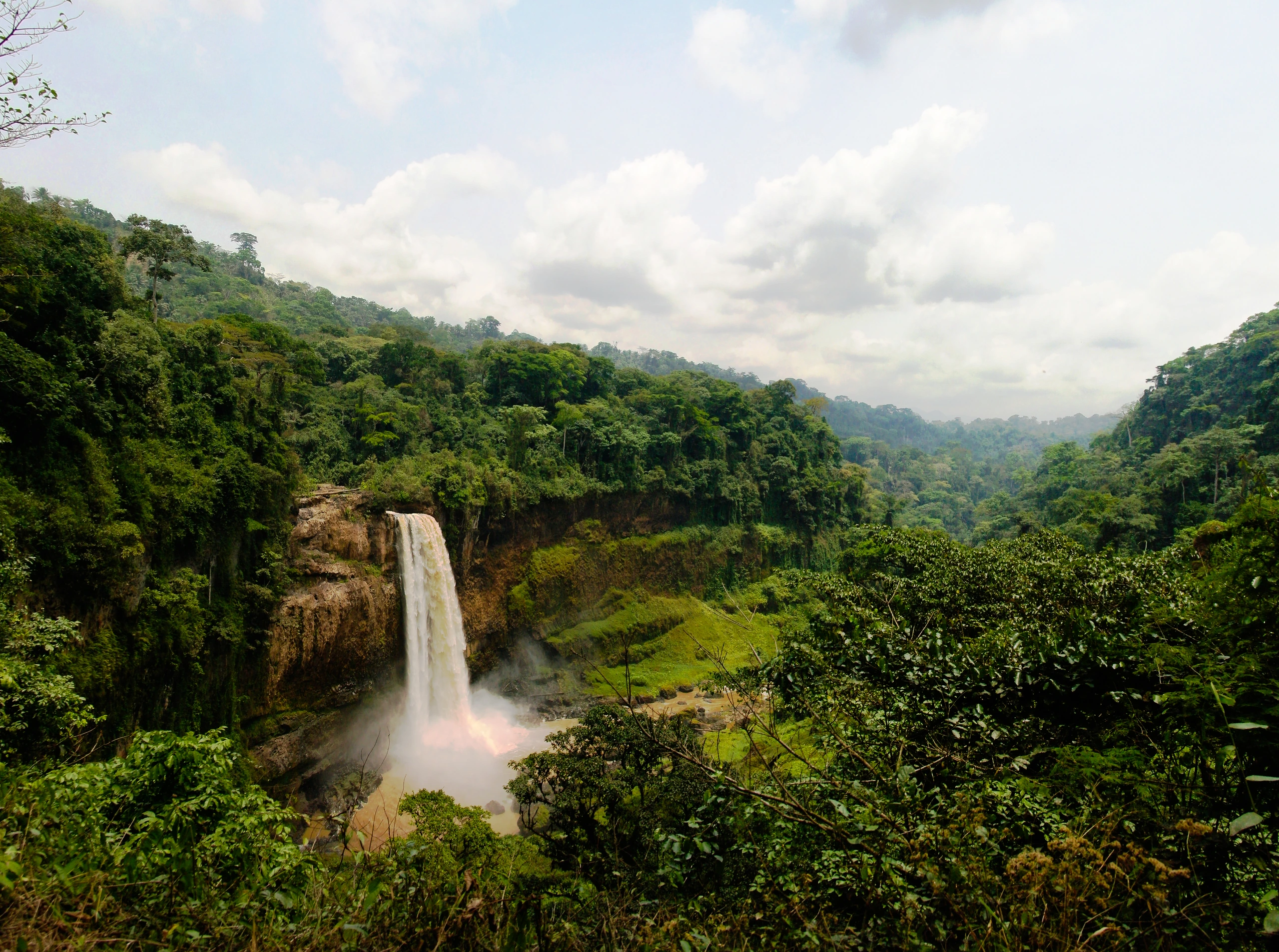 Ekom vattenfall vid Nkam floden, Kamerun