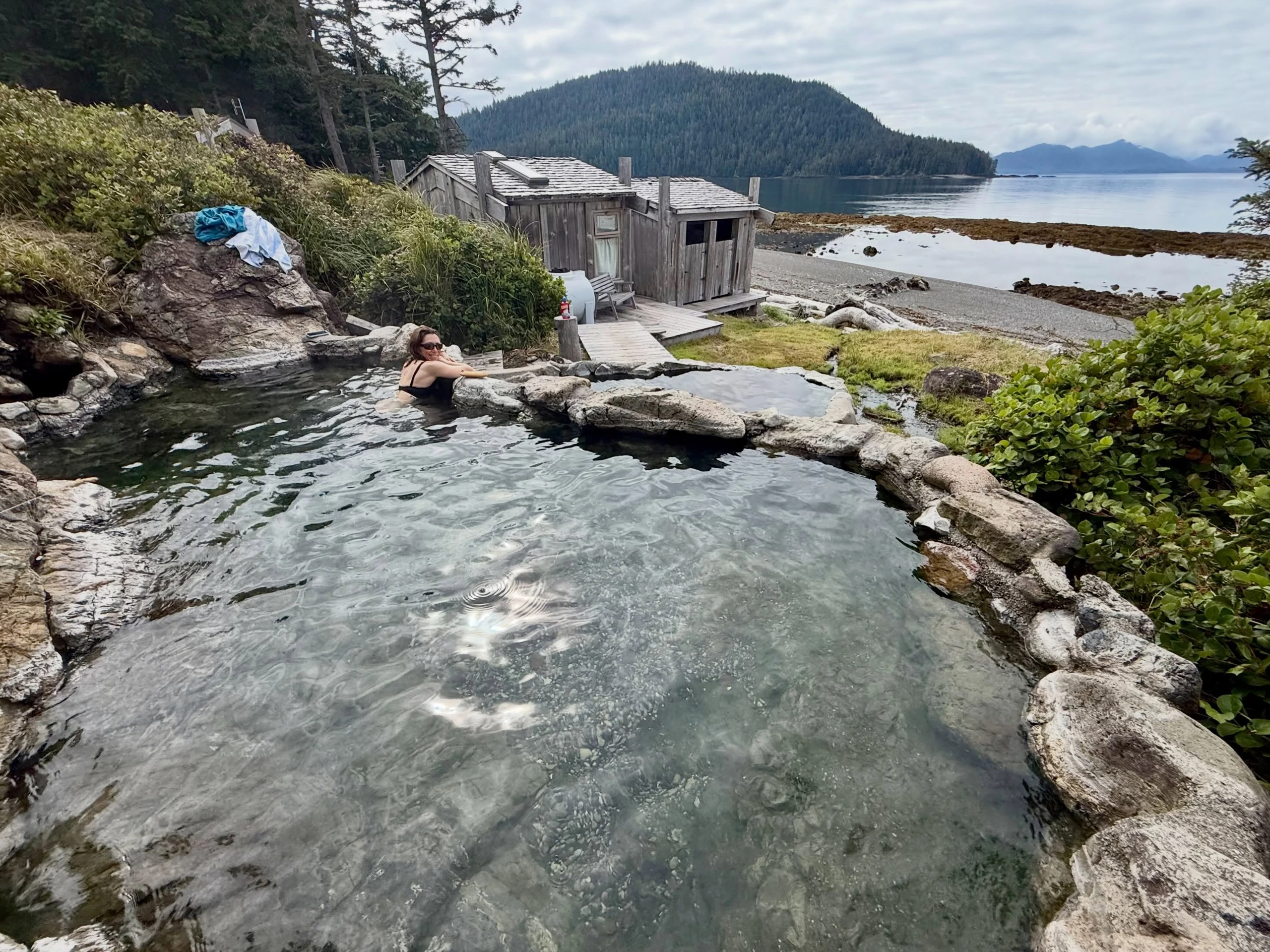 Hotspring Island. Kallas även G̱andll K'in Gwaayaay, Kanada