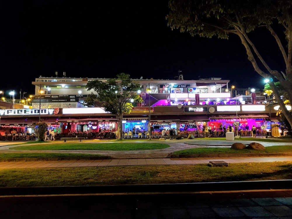 Yumbo Centrum på Gran Canaria vid natt, Kanarieöarna