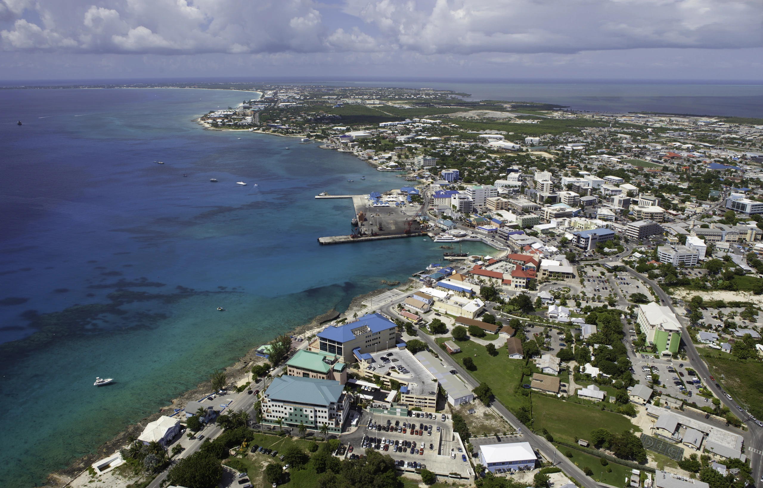 Flygfoto av finansdistriktet Grand Cayman, Caymanöarna
