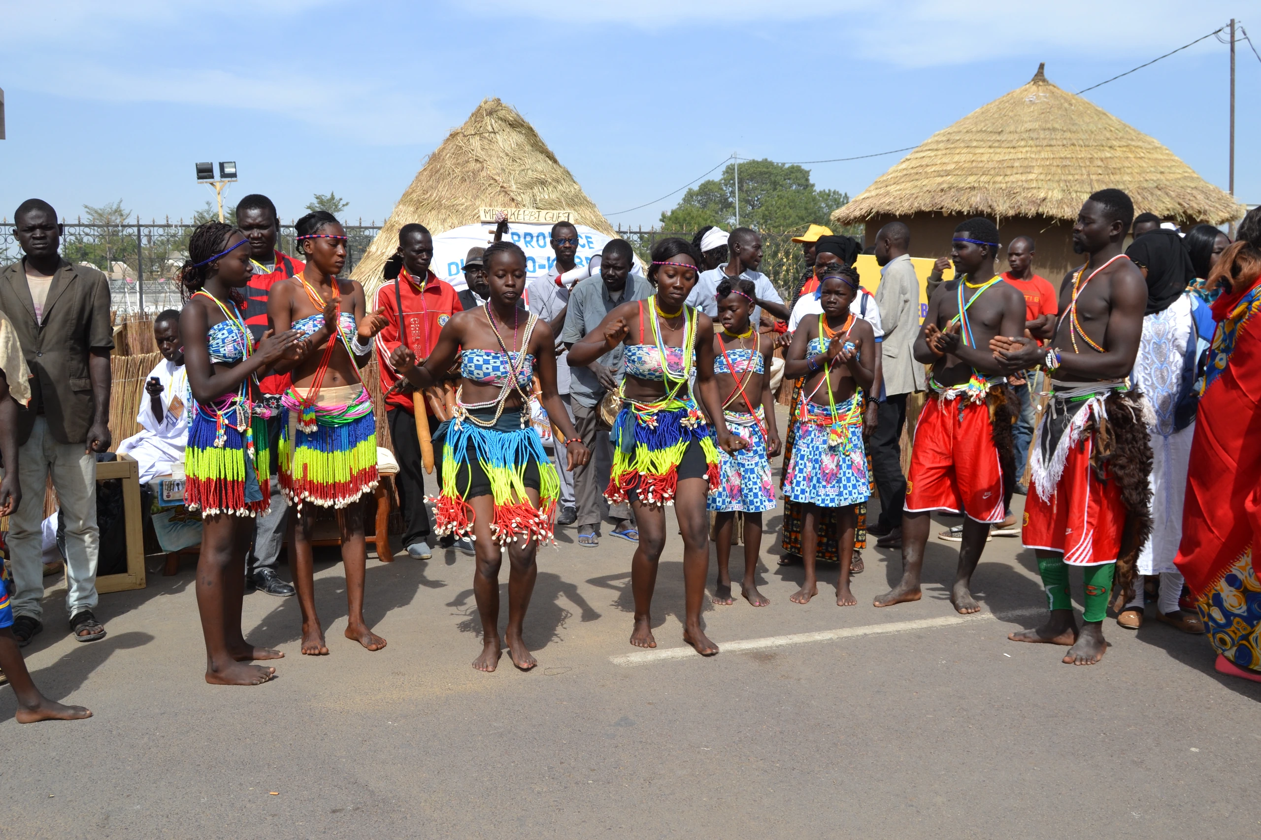 Danse des filles, festival Dary, Tchad