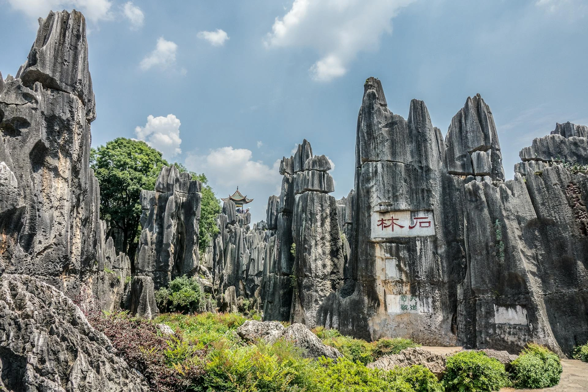 Gammal arkitektur i ett tempel, Kina