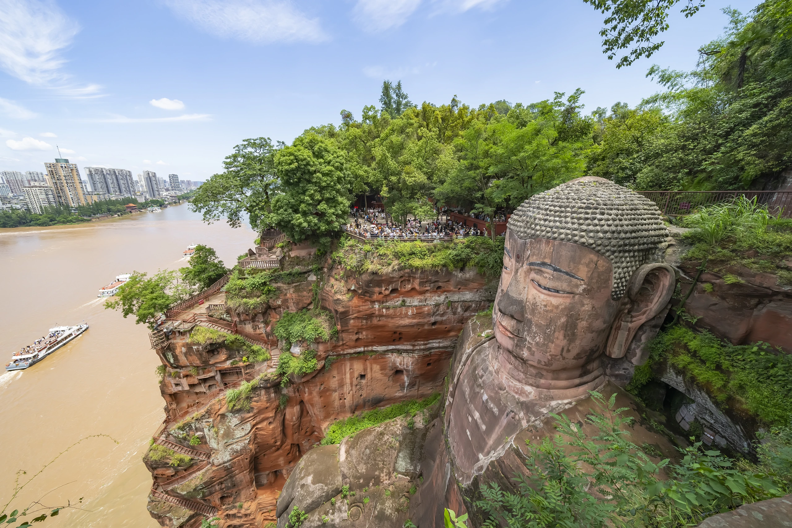 Stora Buddha-statyn i Leshan, Kina