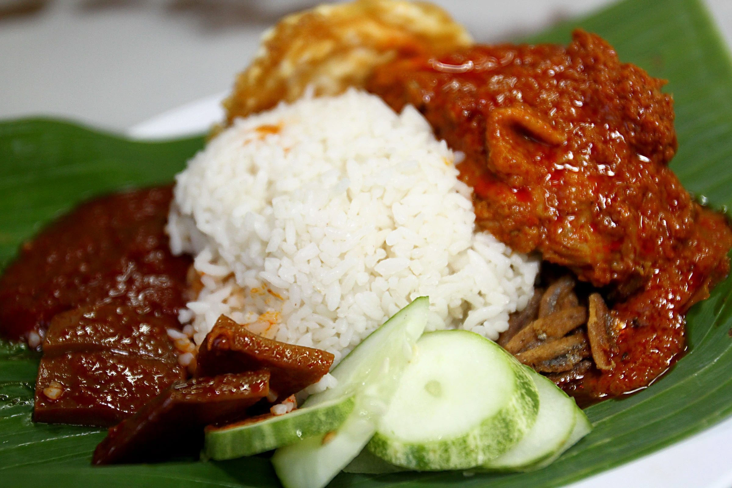 Rätten Nasi Lemak. Den är vanlig till frukost, Julön