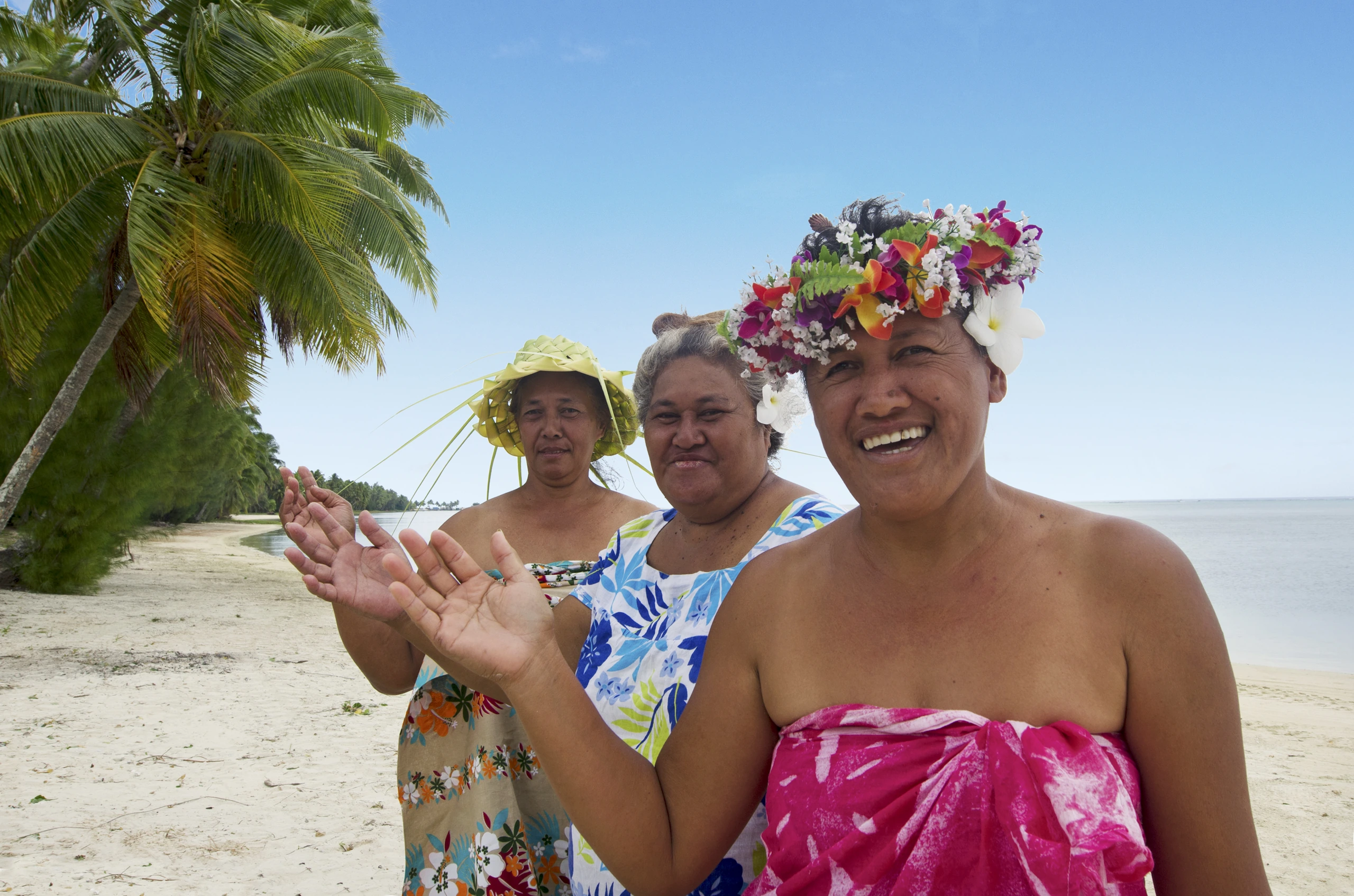 Kvinna vid Aitutaki-lagunen, Cooköarna