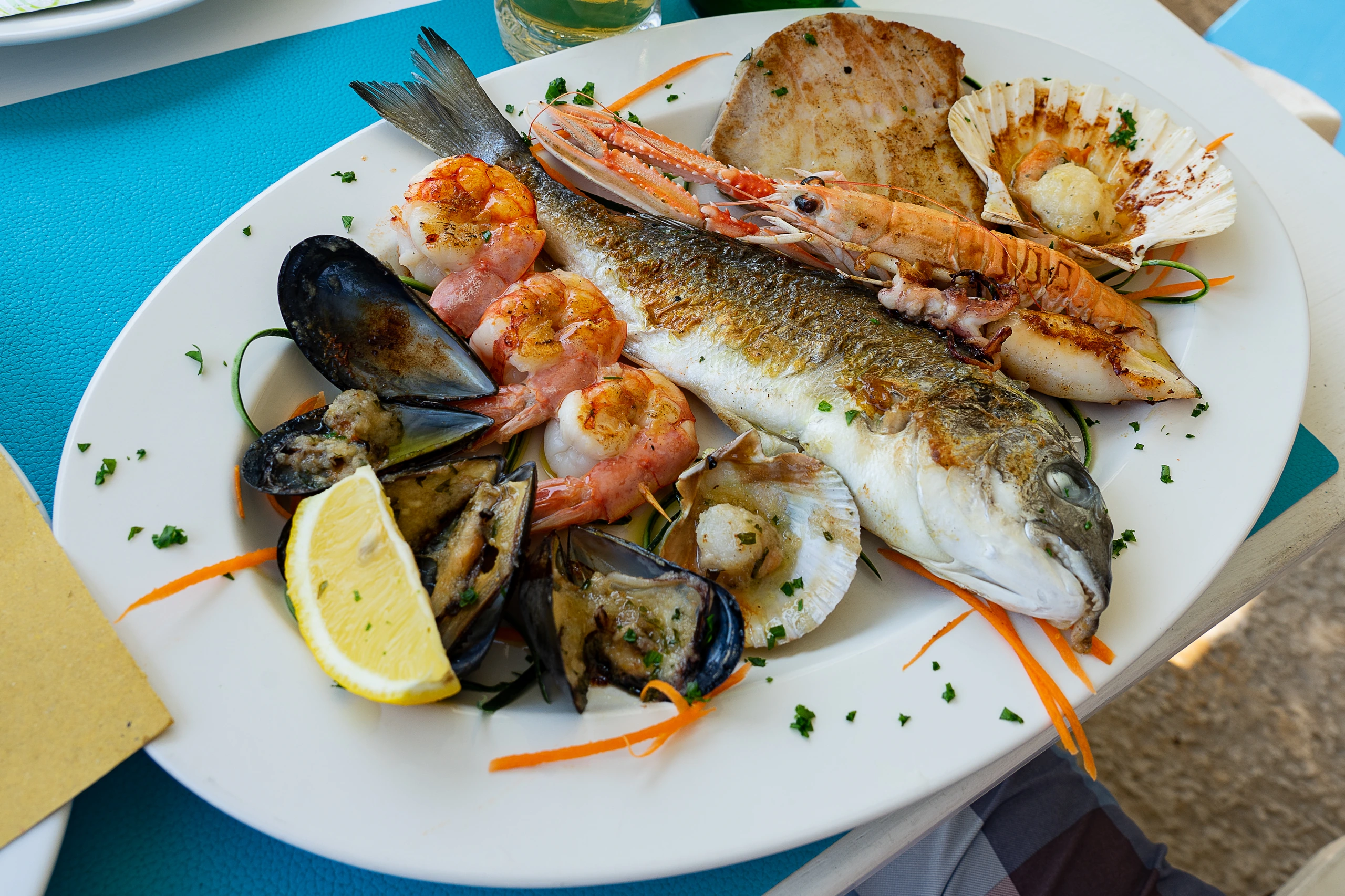 Skaldjursfat i Valun, Cres, Kroatien