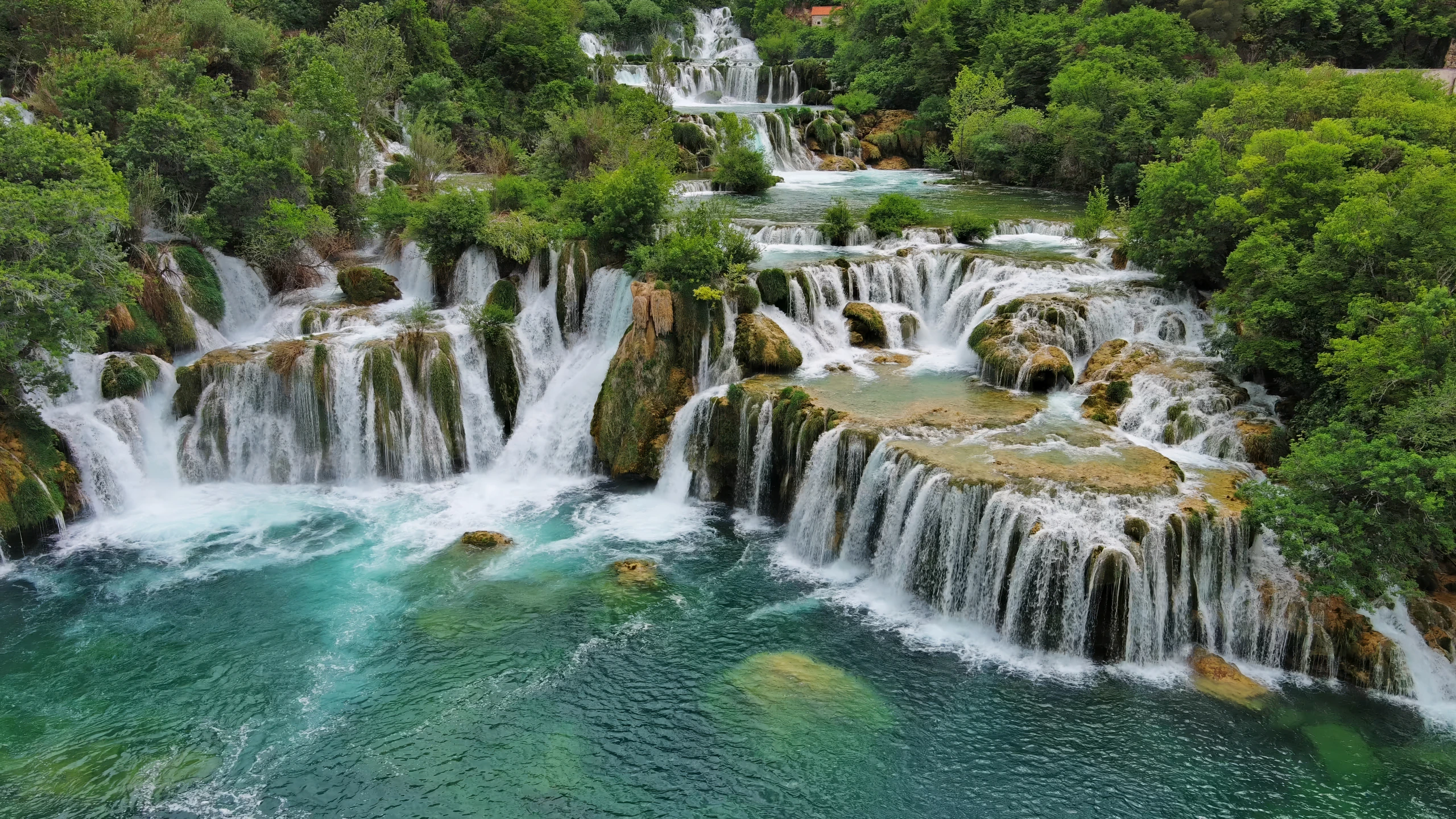 Krka vattenfall med turkost vatten, Kroatien