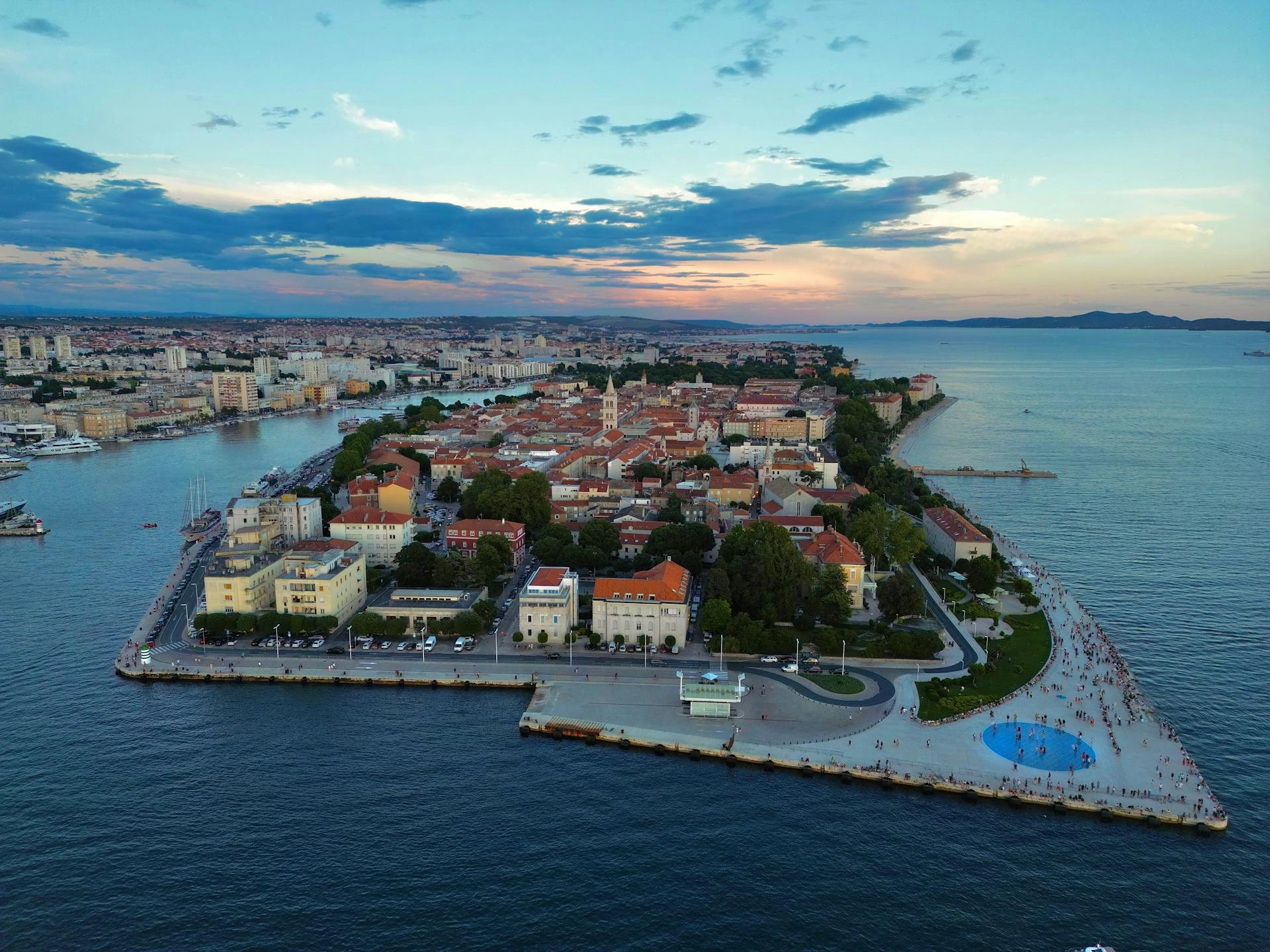 Panoramavy över Zadar vid solnedgången, Kroatien