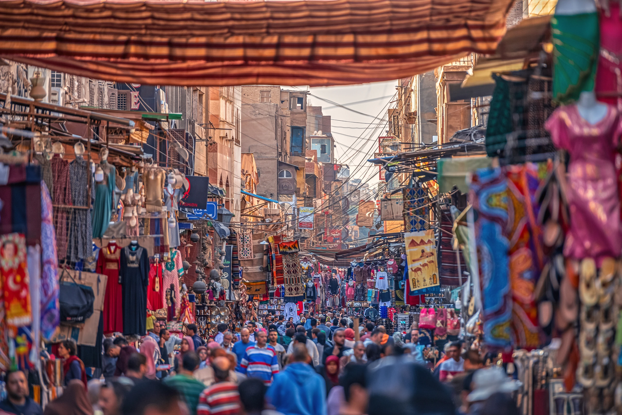 Överfyllda gator i Kairo, Egypten