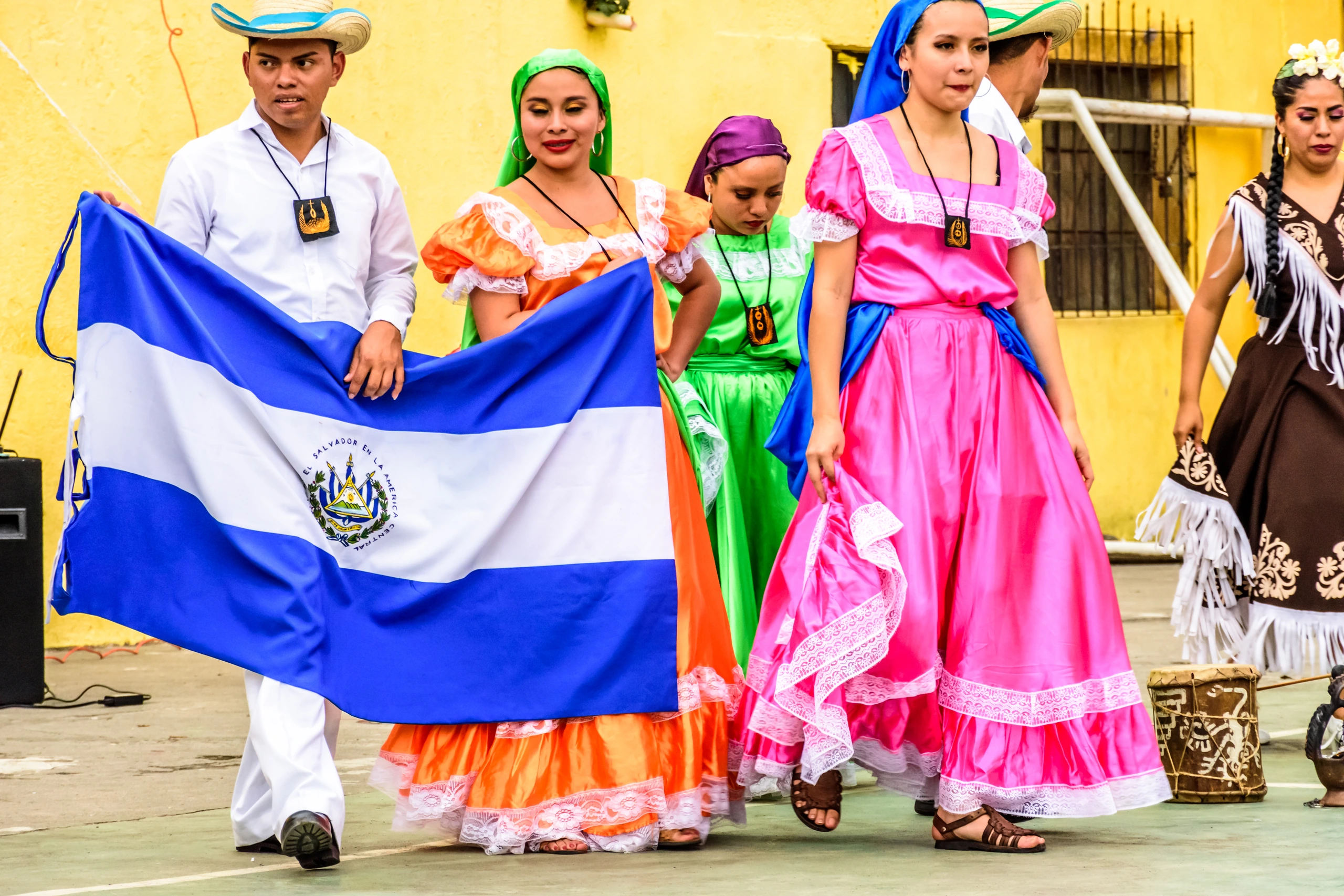 Dansare med El Salvador flagga, Guatemala
