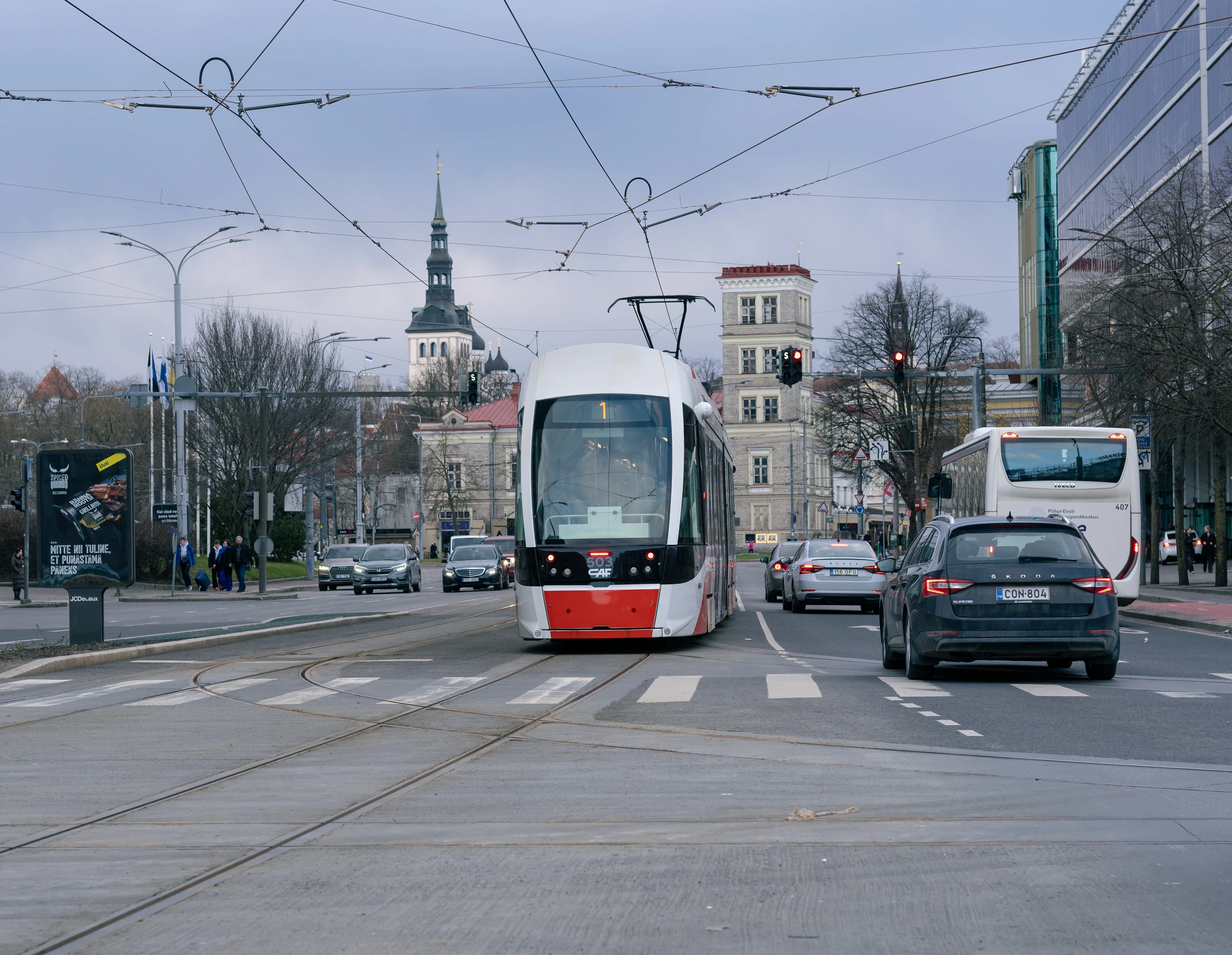 Tallinns stadskärna med spårvagn, Estland