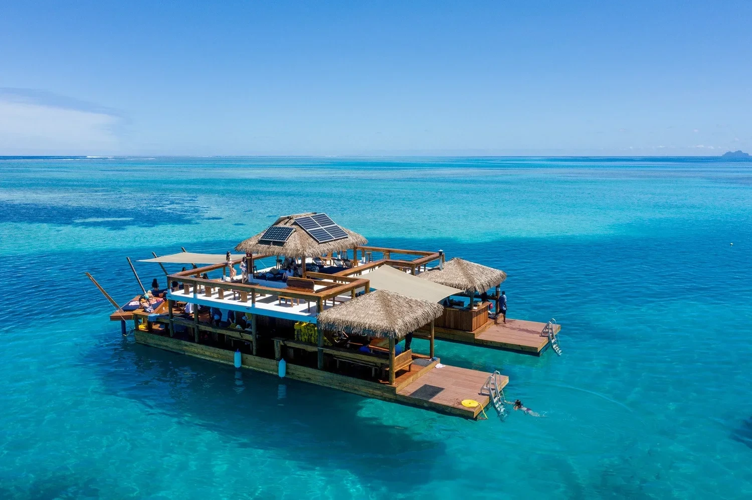 Cloud 9 - En känd flytande restaurang och bar, Fiji