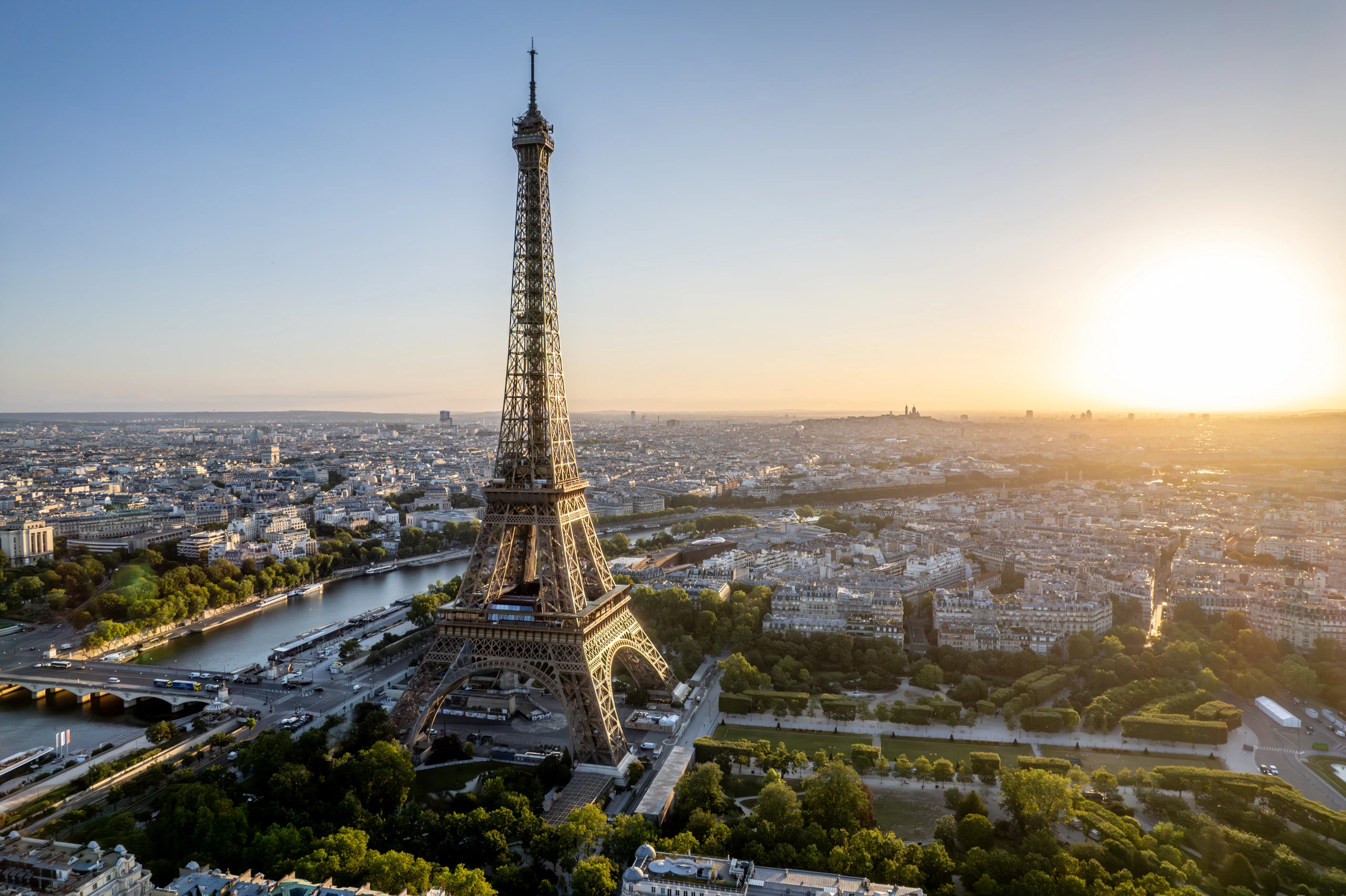 Flygfoto av Paris med Eiffeltornet, Frankrike