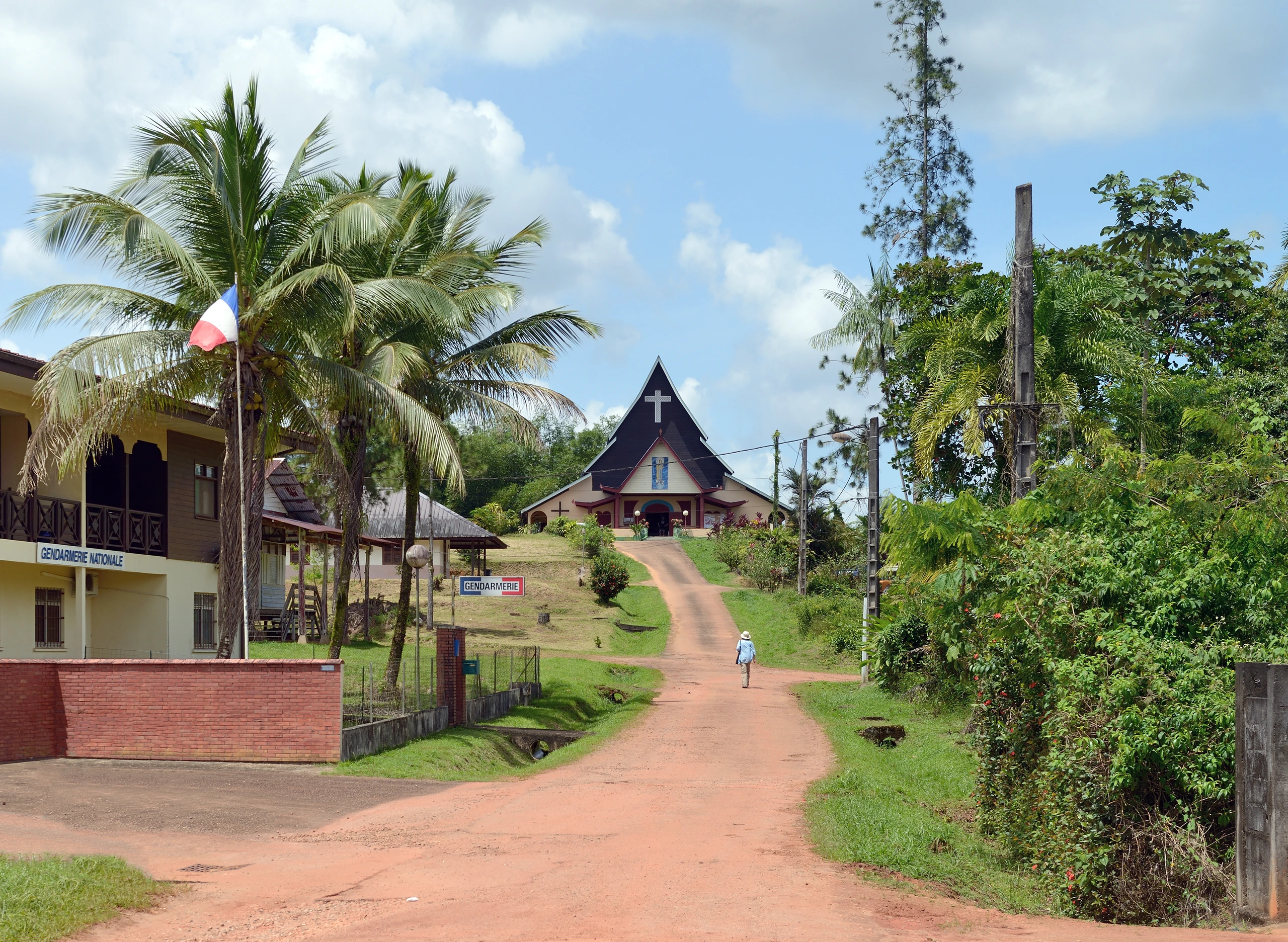 Cacao street mot kyrkan i Franska Guyana