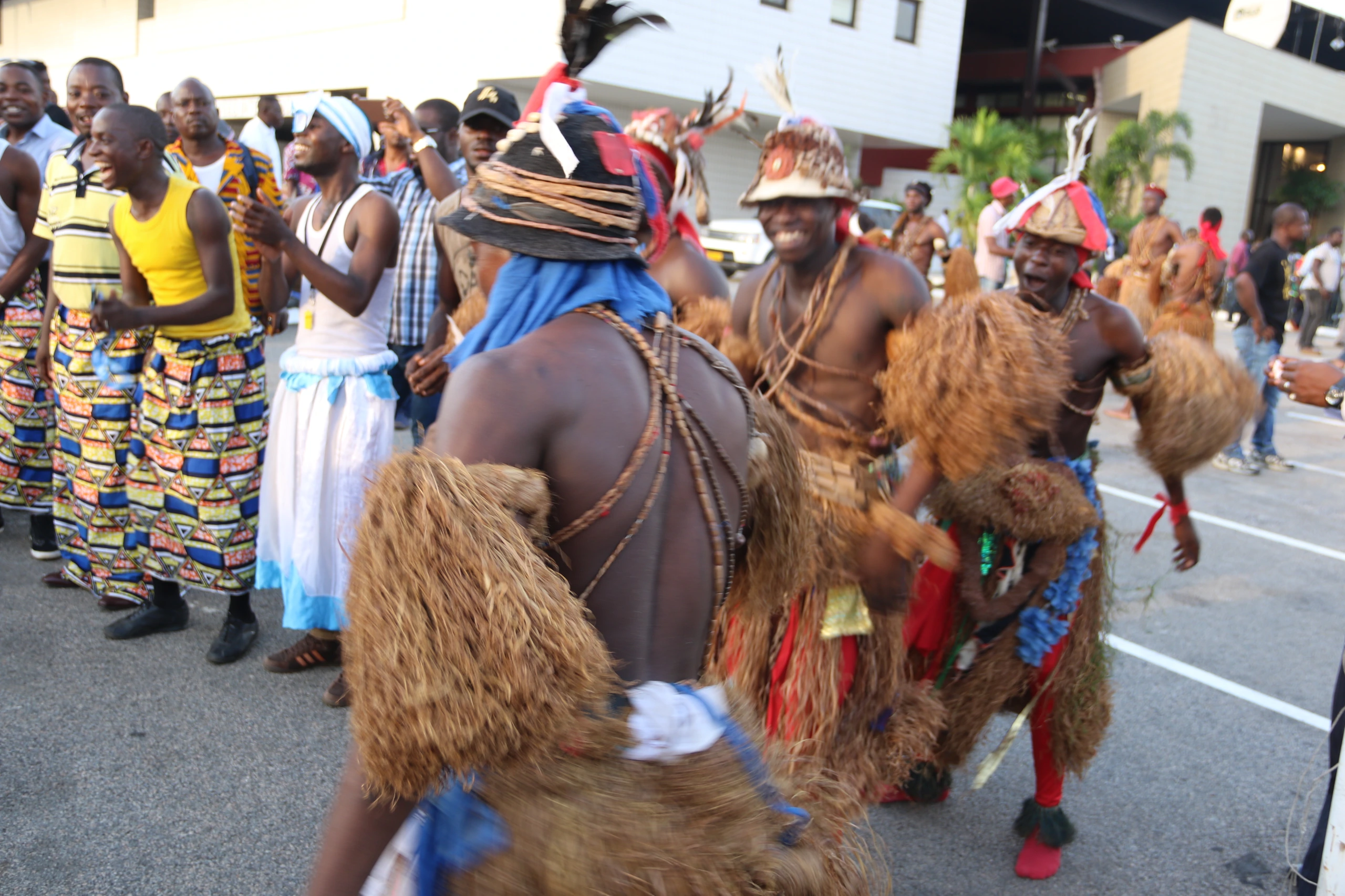 Dansare vid festival i Gabon