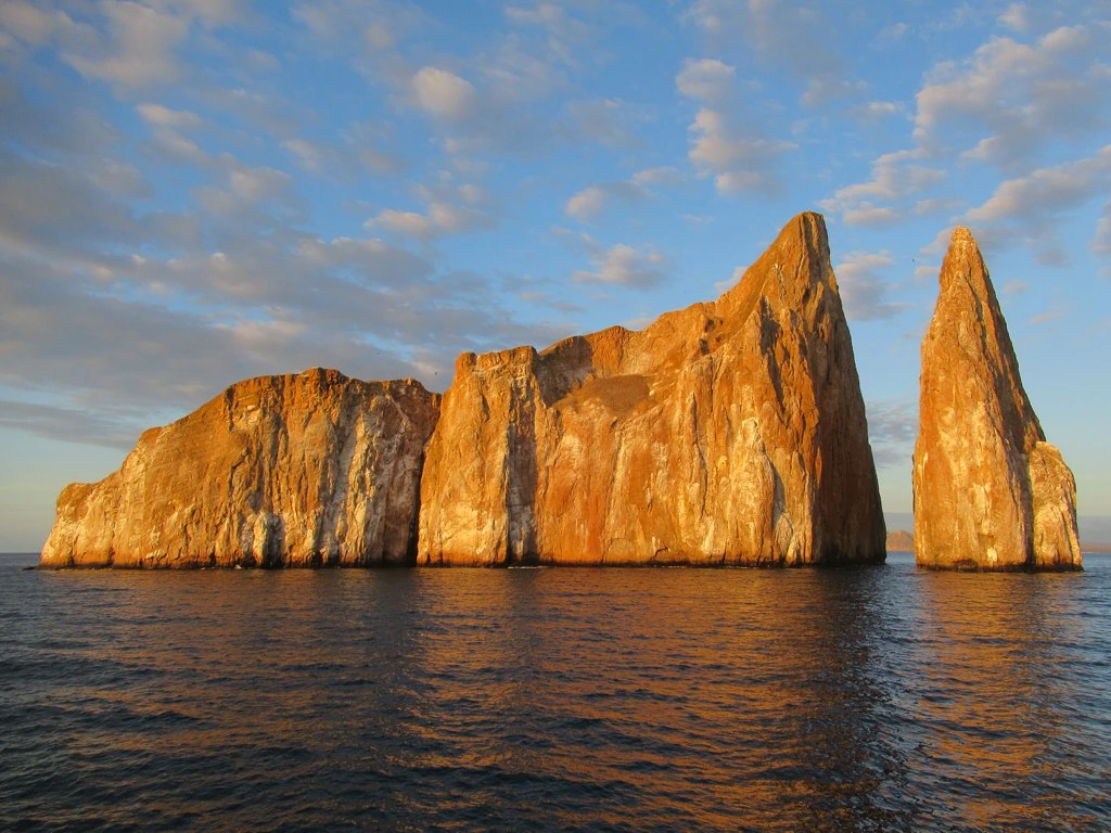 Kicker Rock på Galápagosöarna
