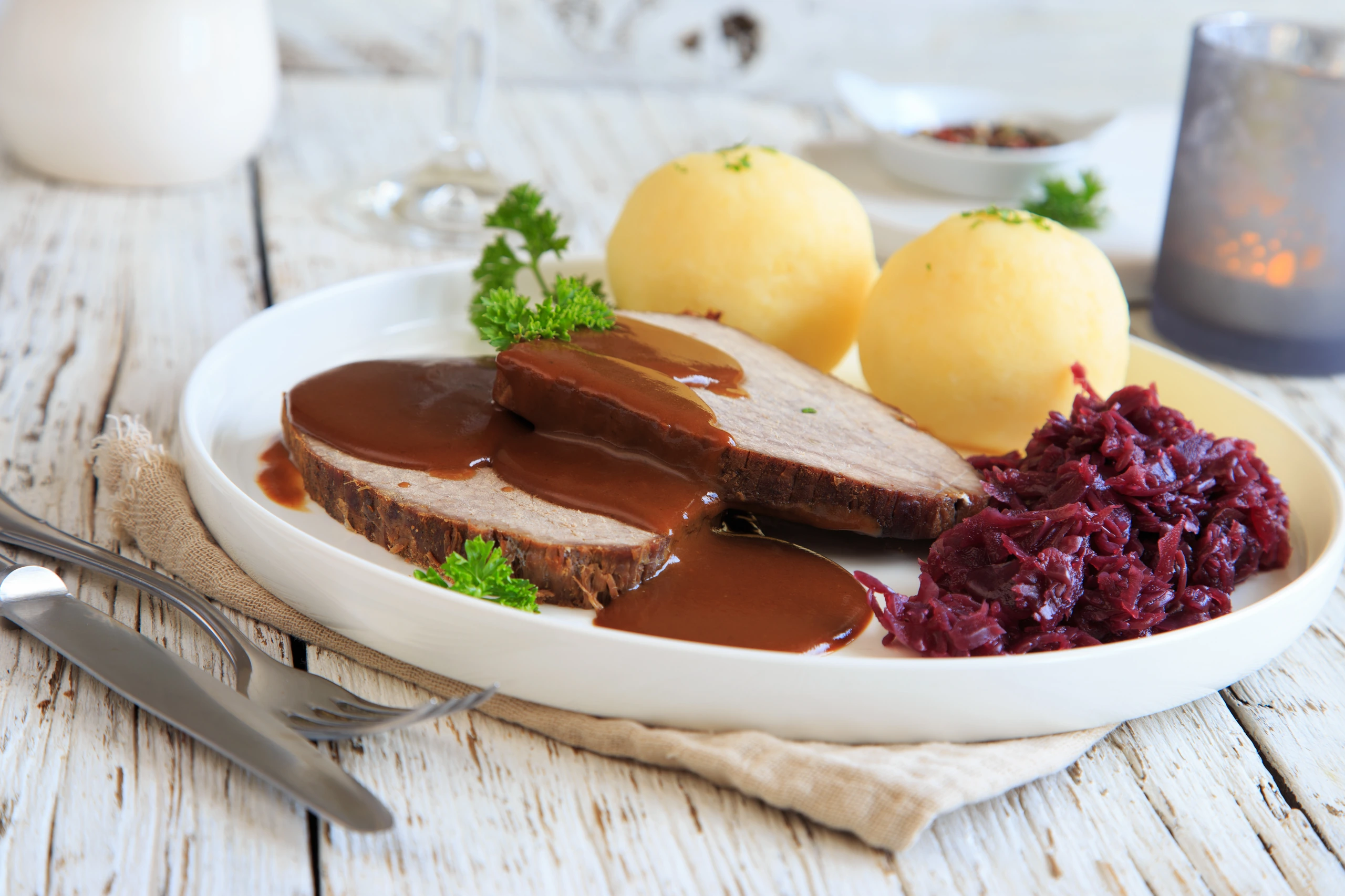 Köttgryta med dumplings och rödkål, Tyskland