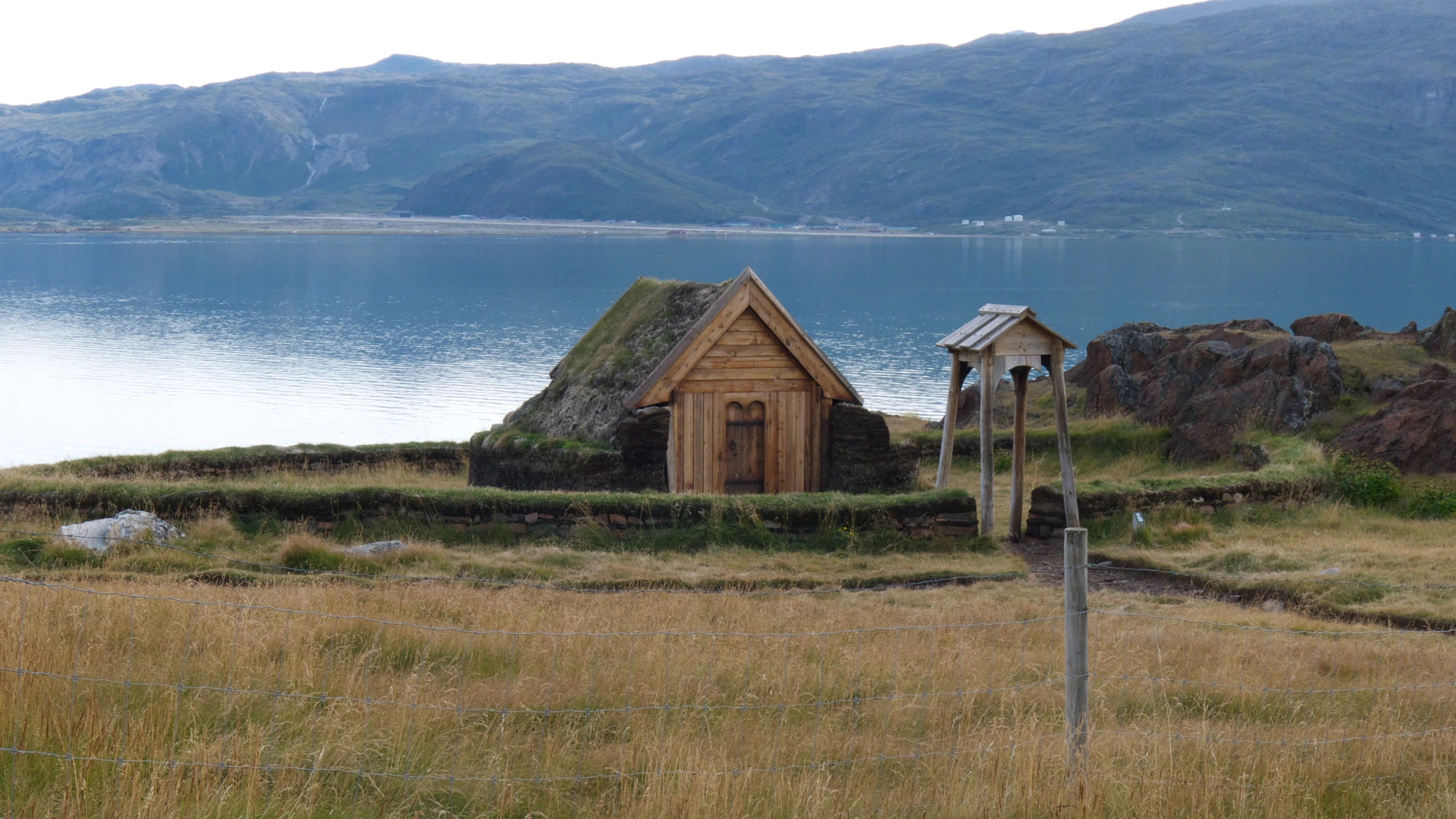 Den rekonstruerade vikingakyrkan vid Brattahlíð, Grönland