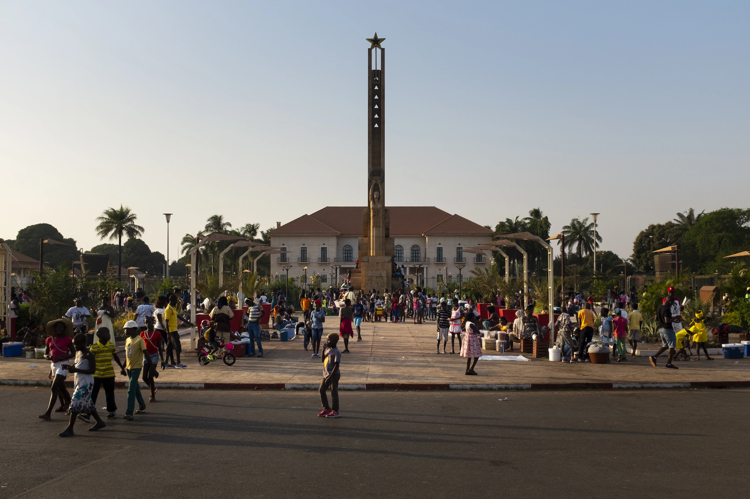 Gatuscen vid Praça dos Heróis Nacionais, Bissau, Guinea-Bissau