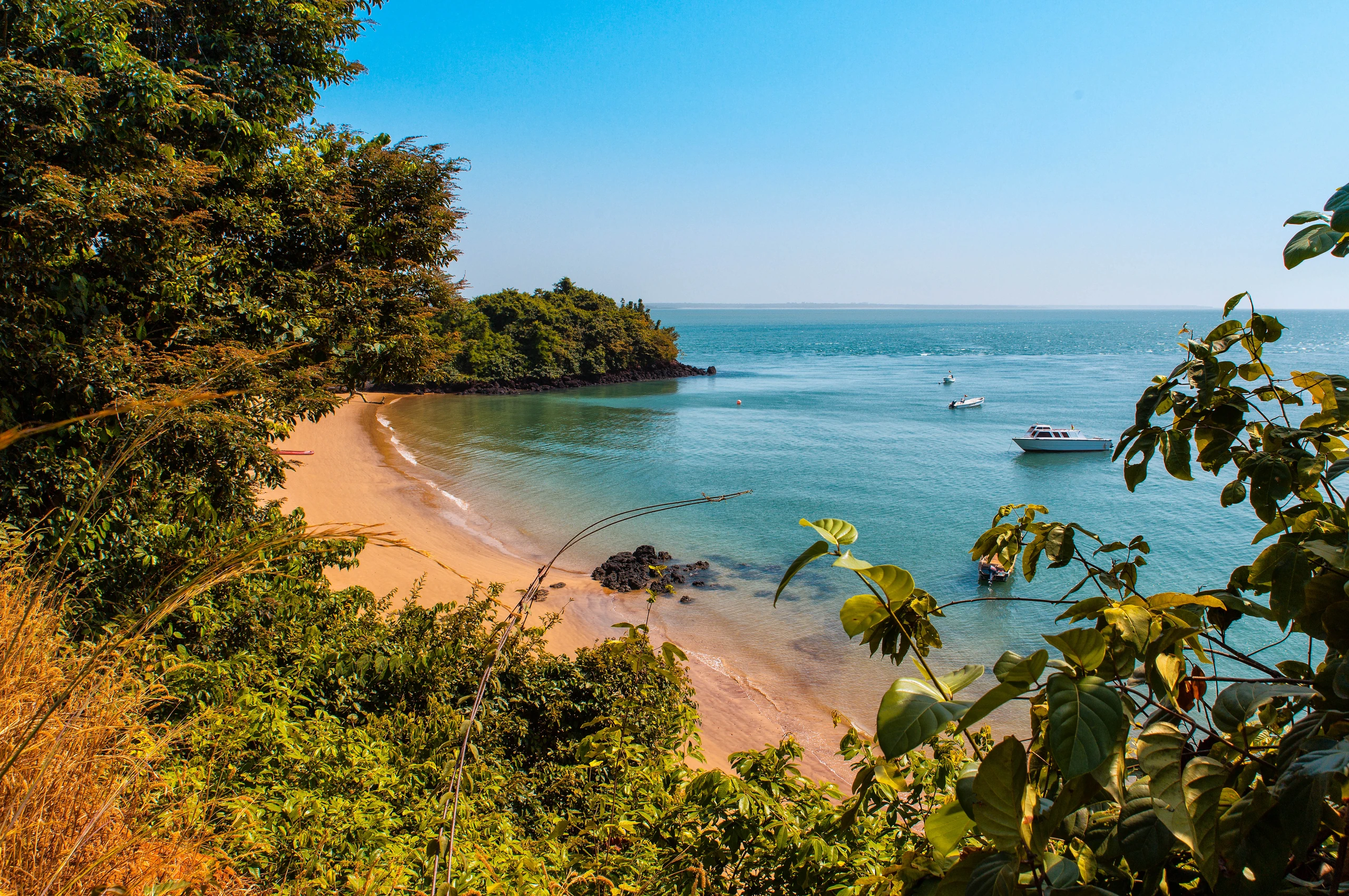 Paradisvik med gyllene sand, Bijagosöarna, Guinea-Bissau
