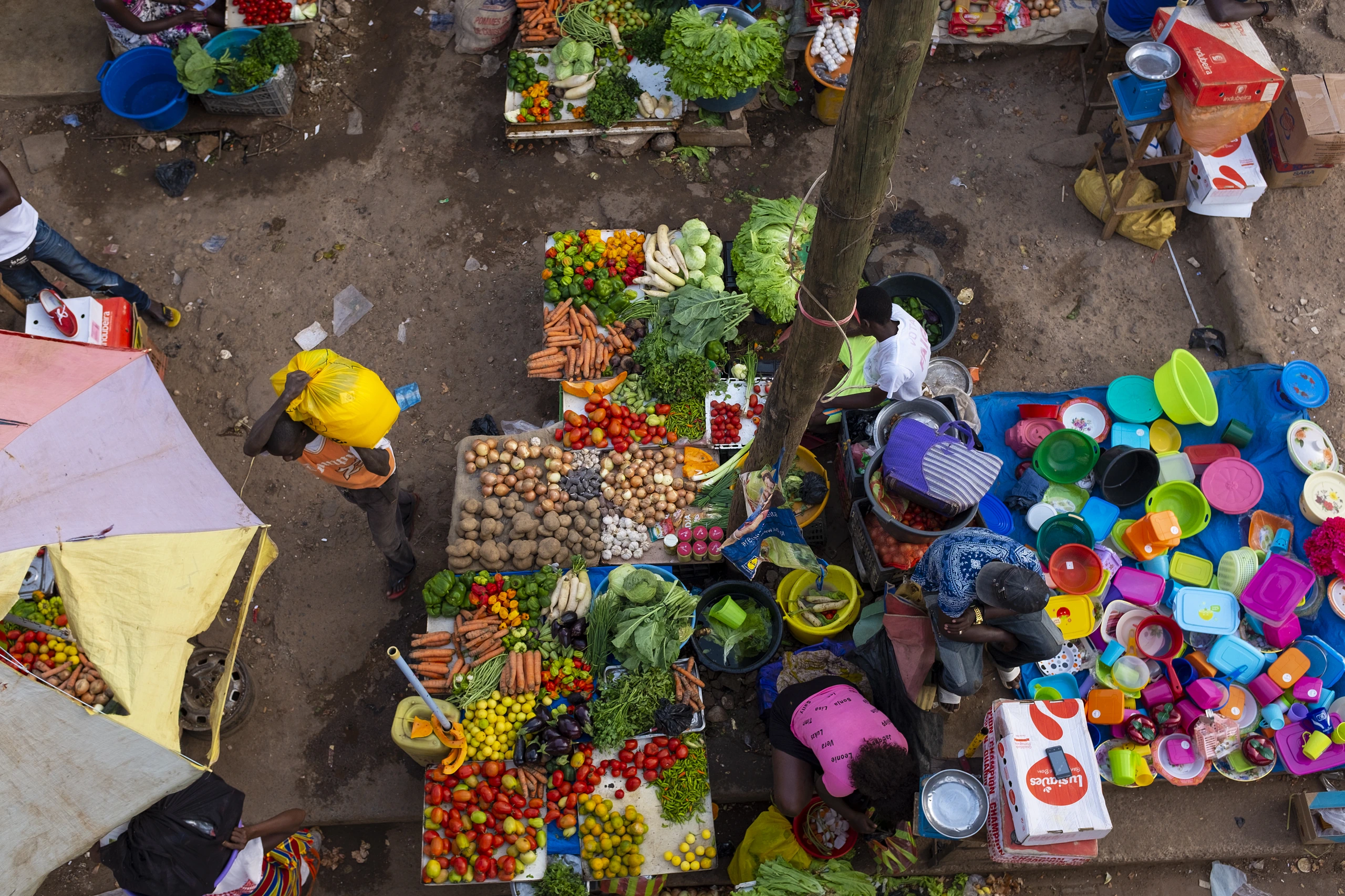 Frukt- och grönsaksförsäljare på Bandim-marknaden, Bissau, Guinea-Bissau