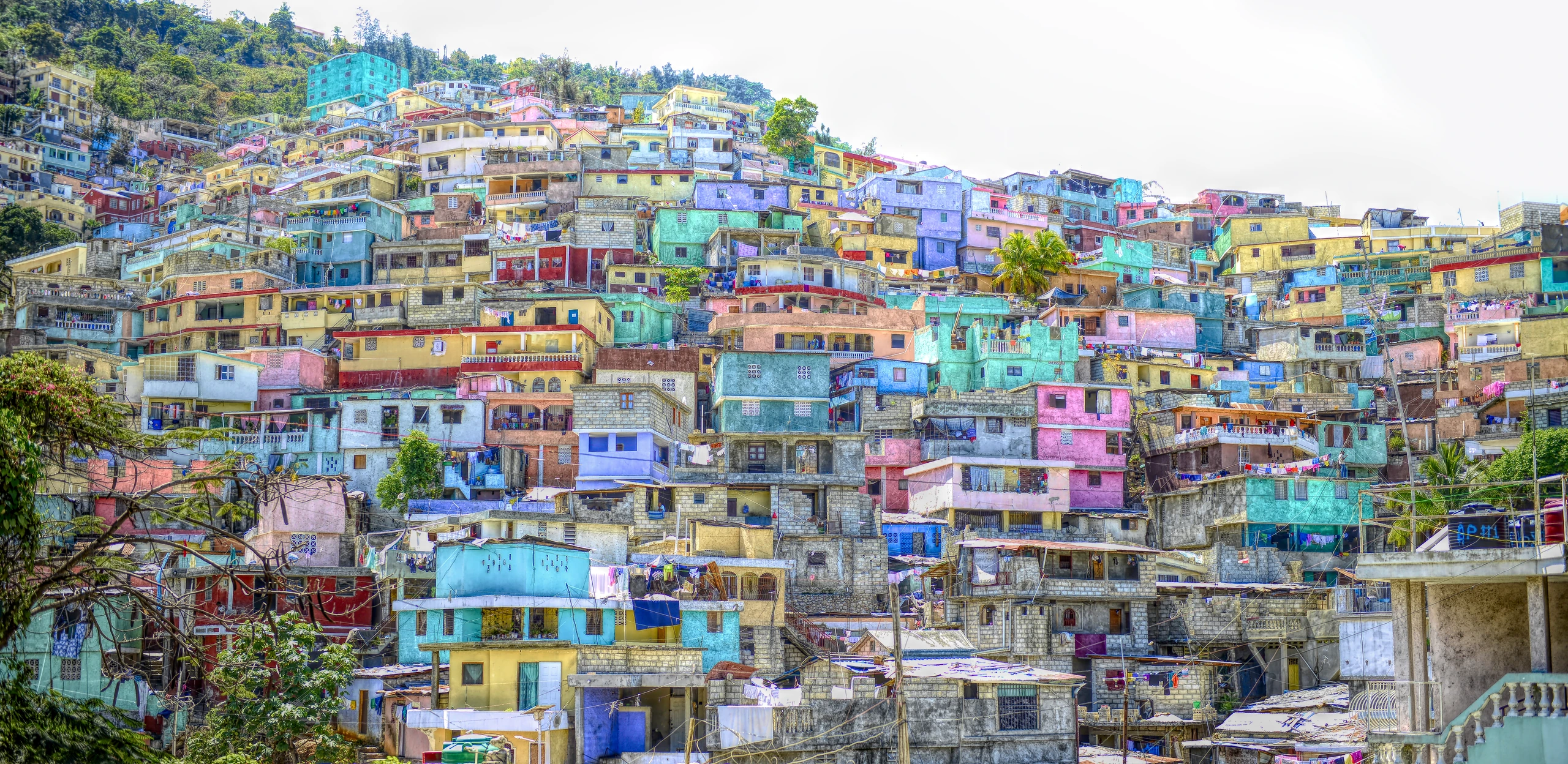 Bostäder på bergssluttning i Port-Au-Prince, Haiti