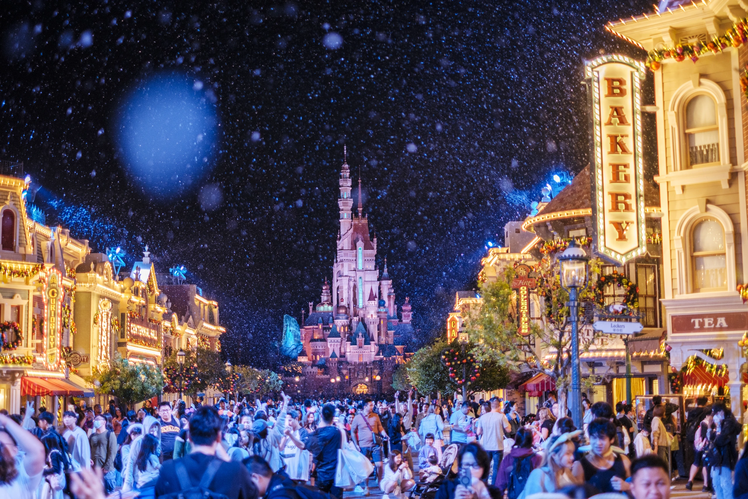 Disneyland Hong Kong på natten