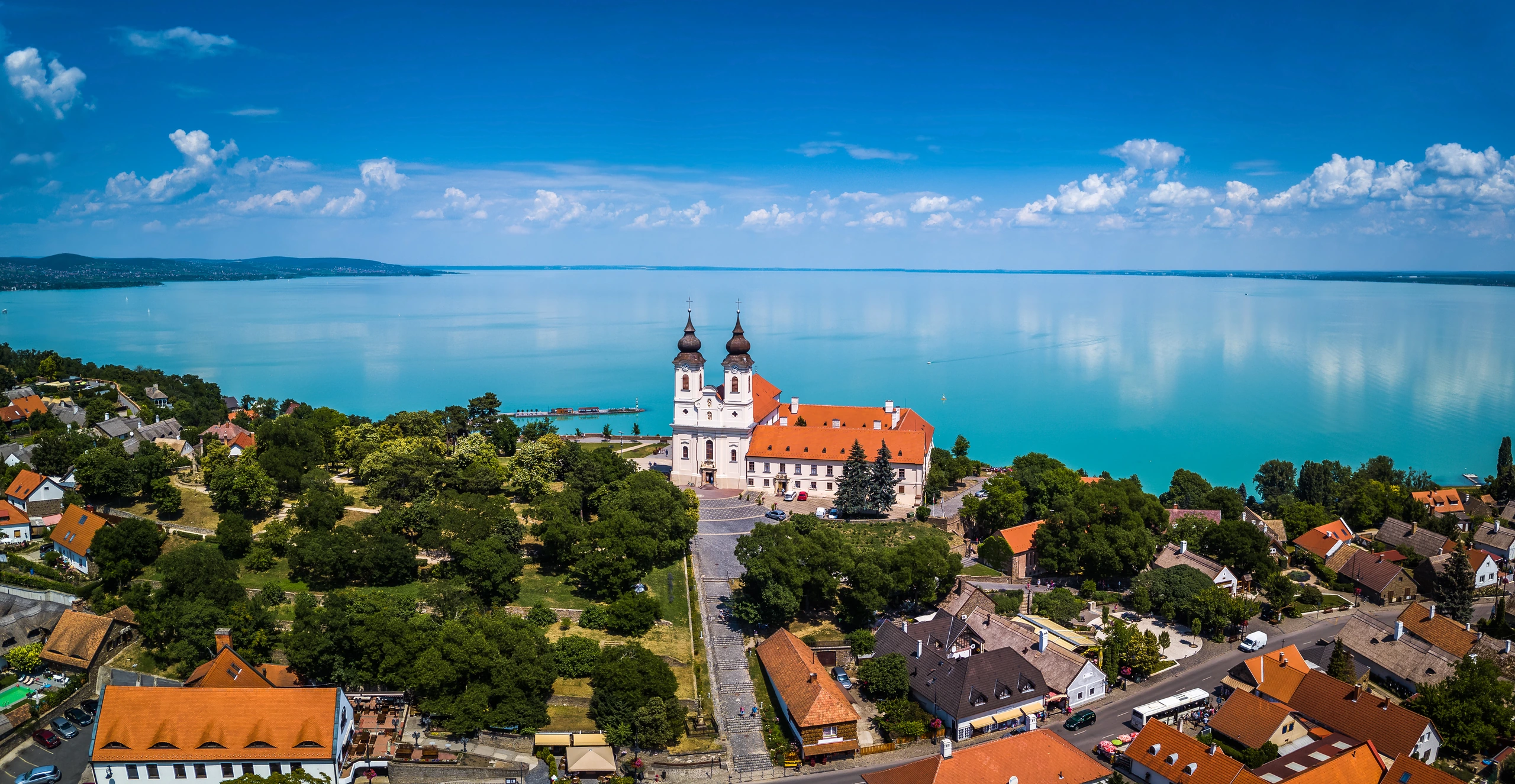Panoramavy över Tihany-klostret, Ungern